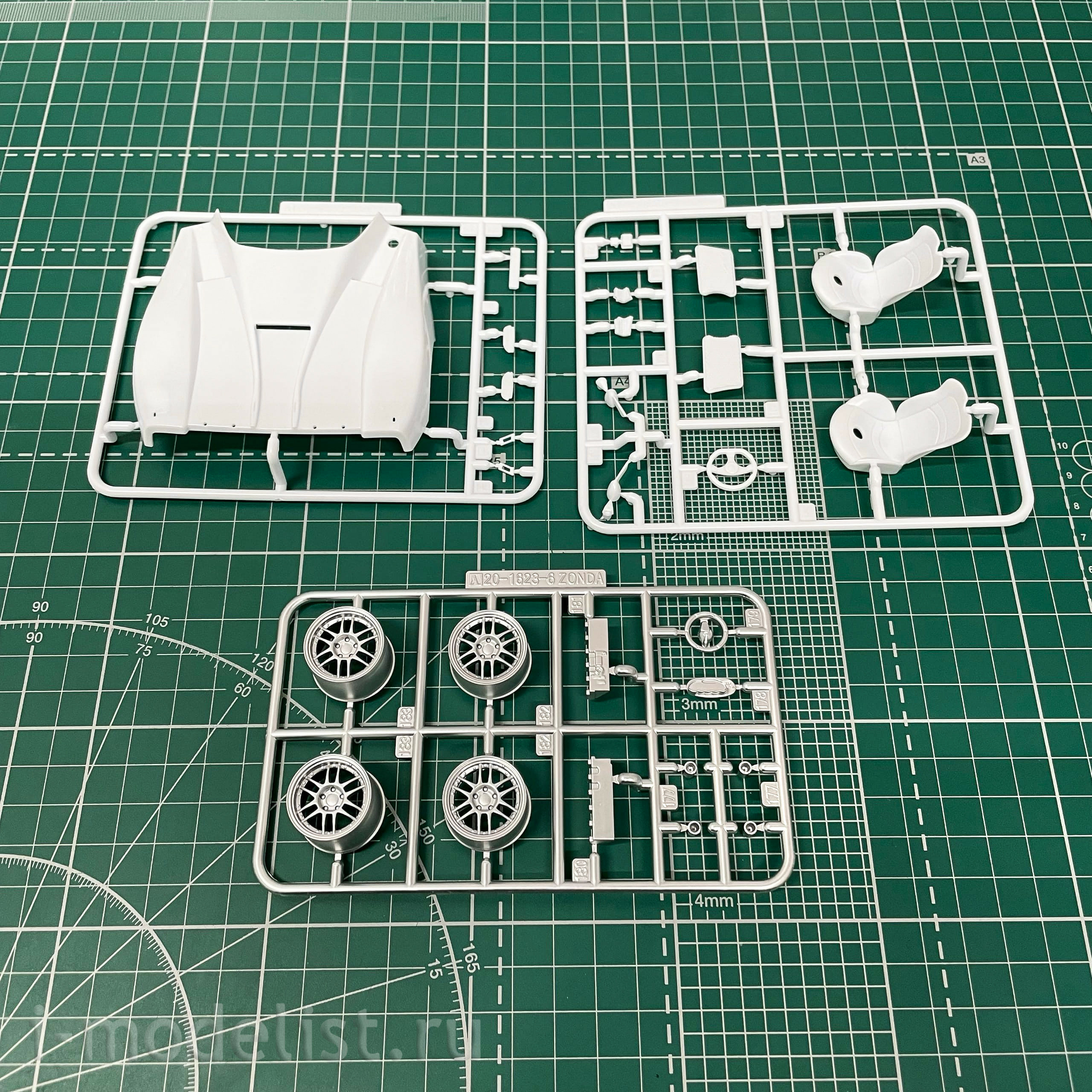 05602 Aoshima 1/24 '00 Pagani Zonda C12S