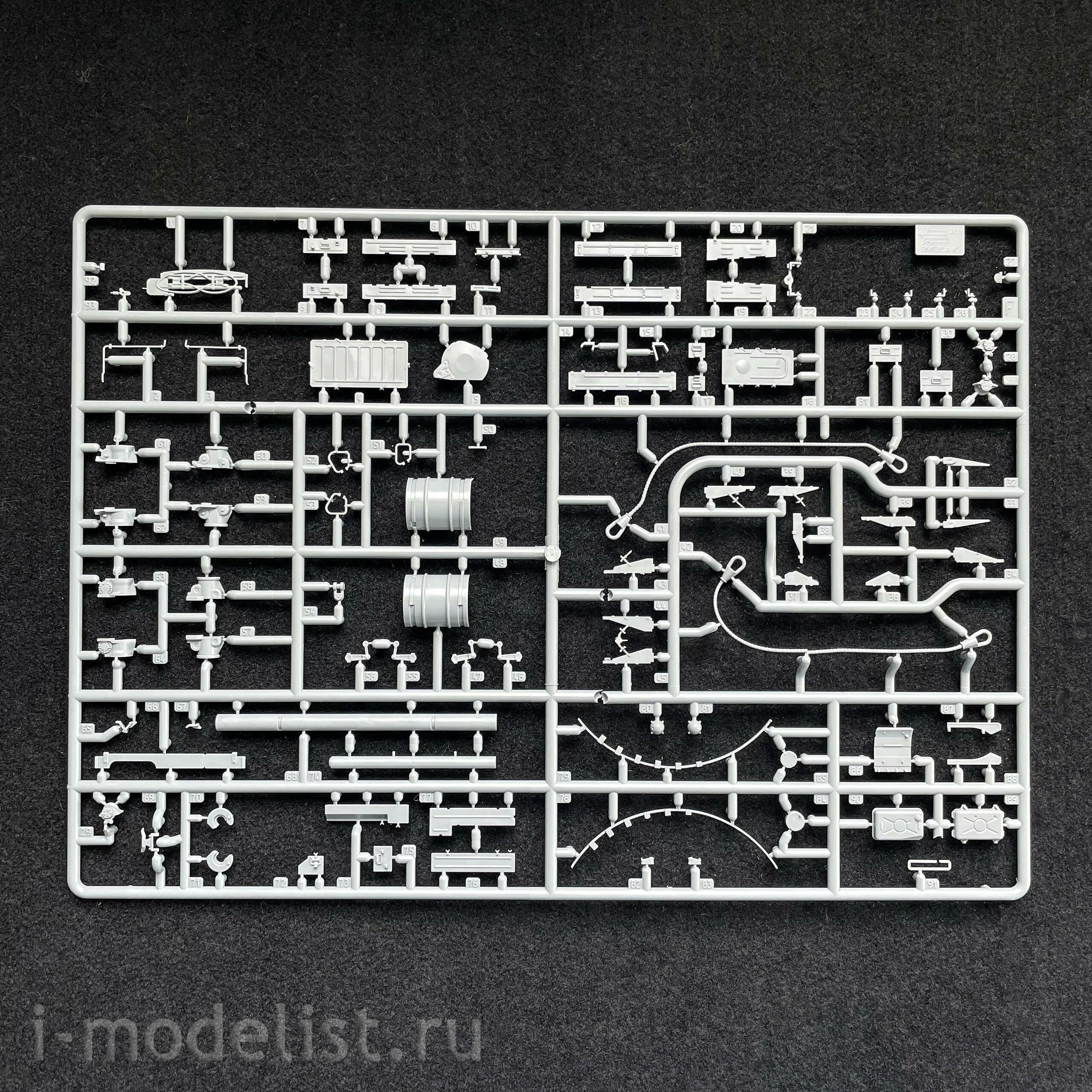 3673 Zvezda 1/35 T-62 tank of the 1974-75 model.