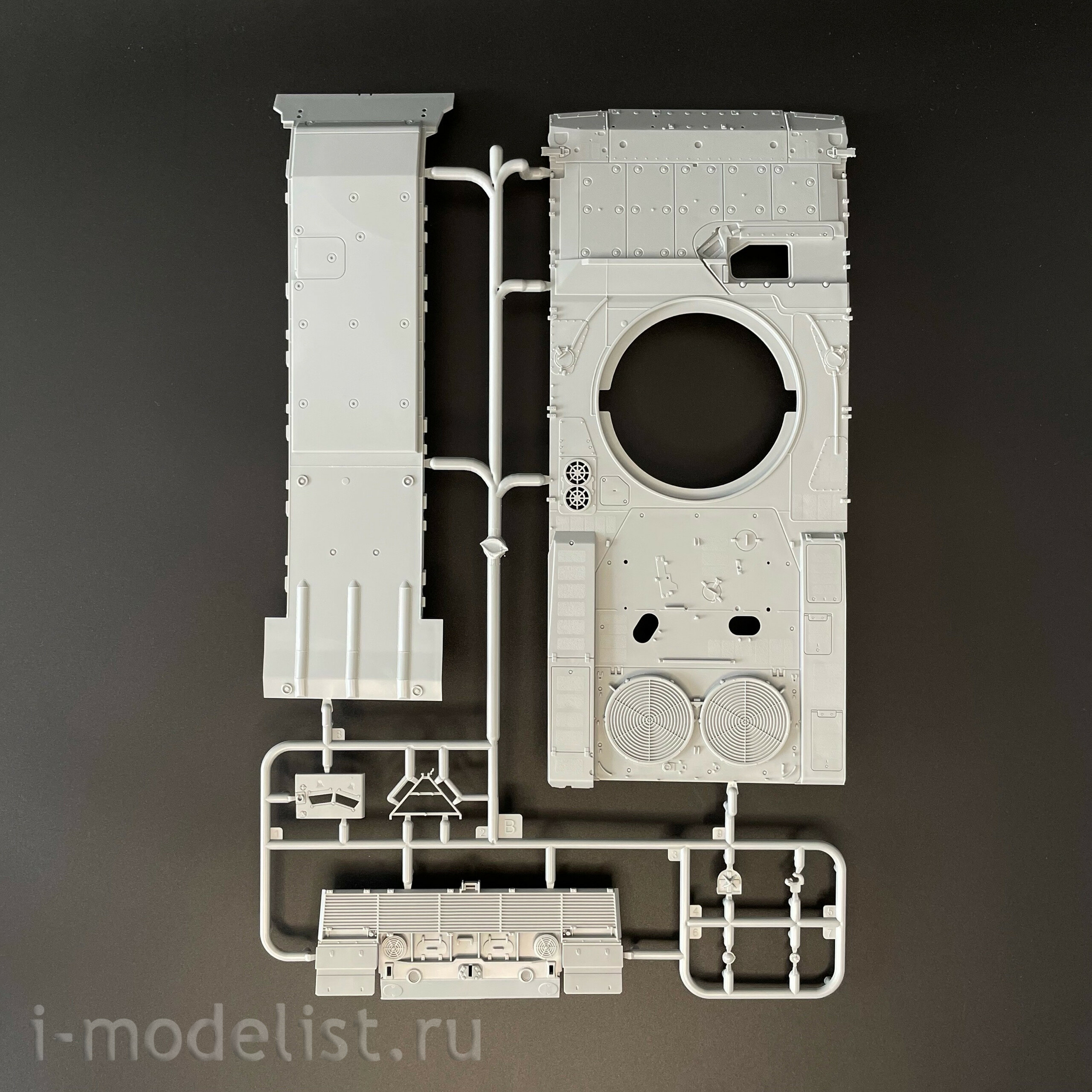 35A058 Amusing Hobby 1/35 Танк Leopard 2 A8