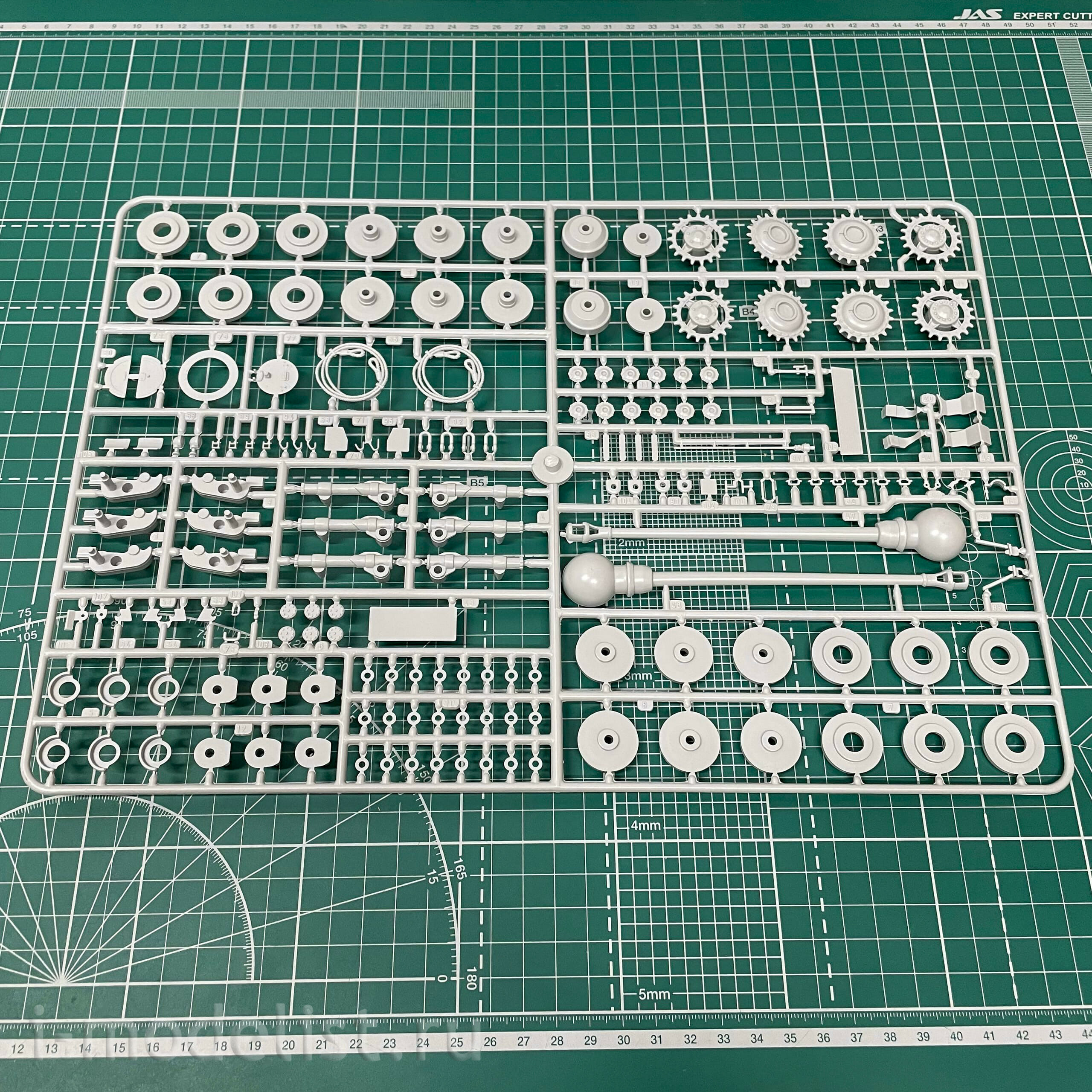 303516 Modeler 1/35 German self-propelled gun elephant