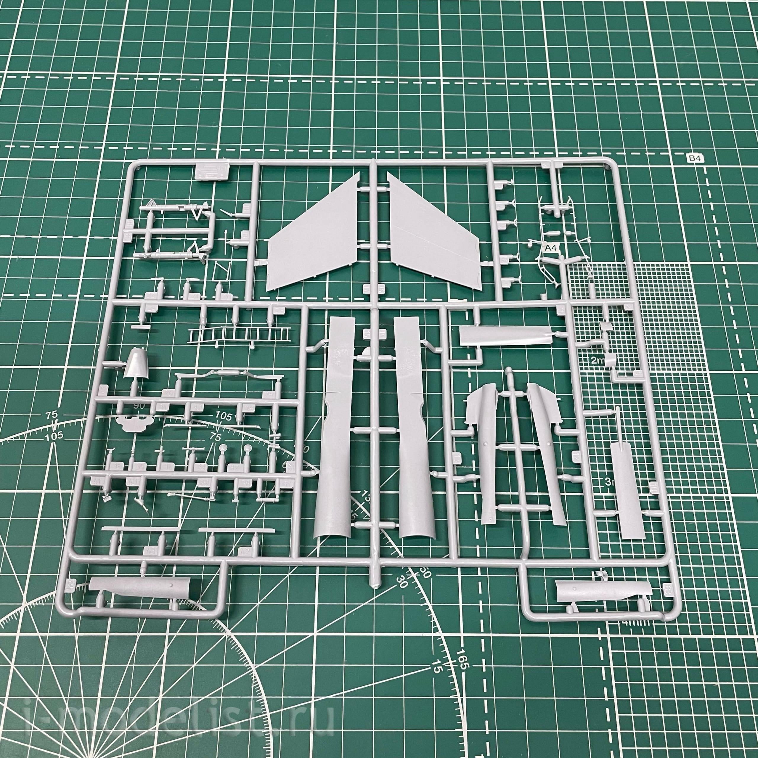 7297 Zvezda 1/72 Su-33 (Russian carrier-based fighter)