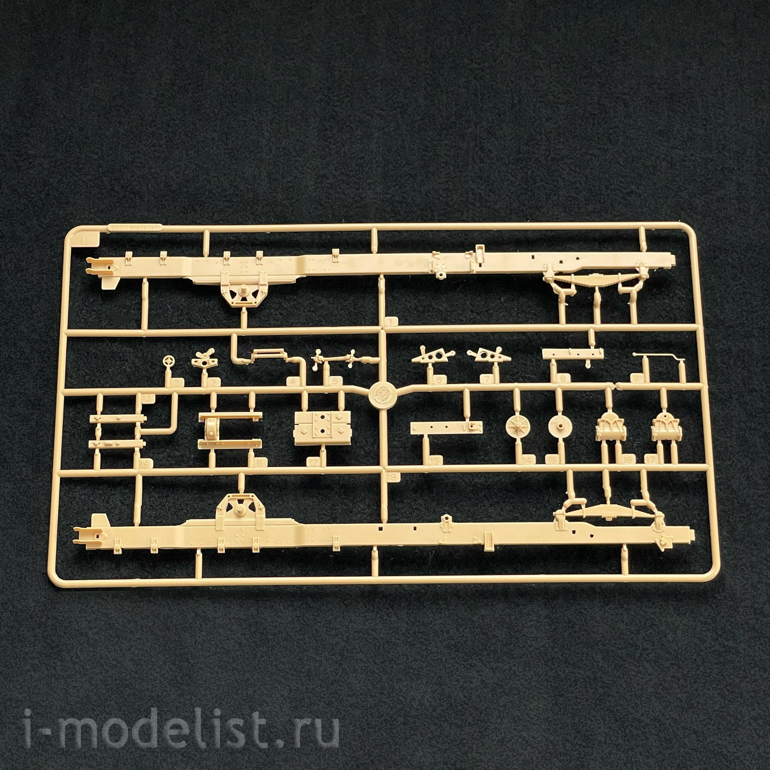 85510 HobbyBoss 1/35 Soviet truck KRAZ-260