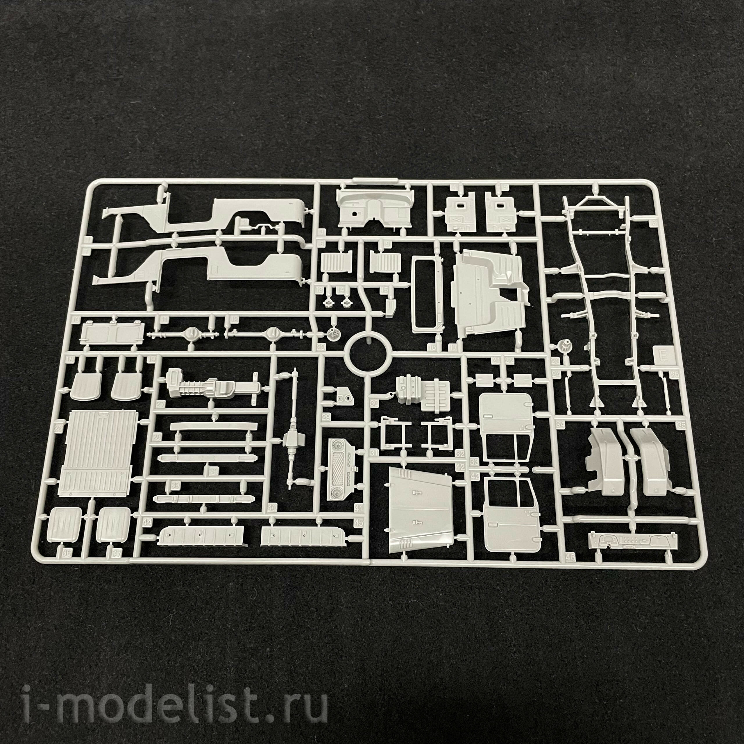 AK35002 AK Interactive 1/35 SUV FJ43 PICKUP with DShKM