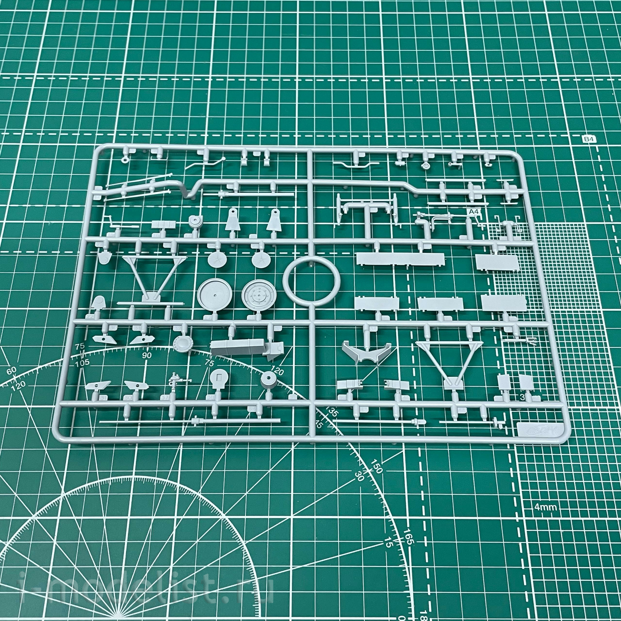 35596 ICM 1/35 BM-13-16 on G7107 chassis with Soviet calculation