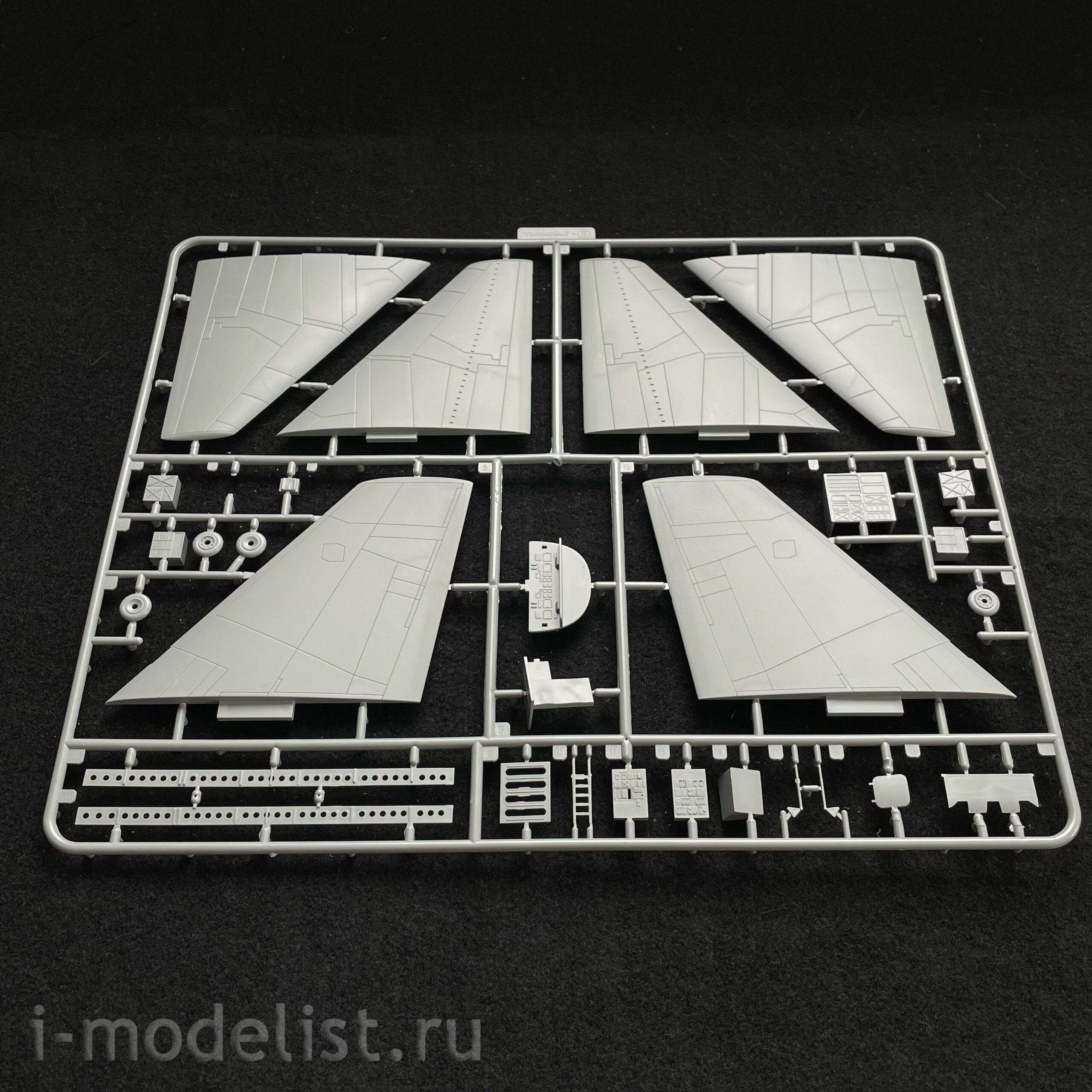 UA72211 Modelcollect 1/72 American Strategic bomber Stratofortress B-52H