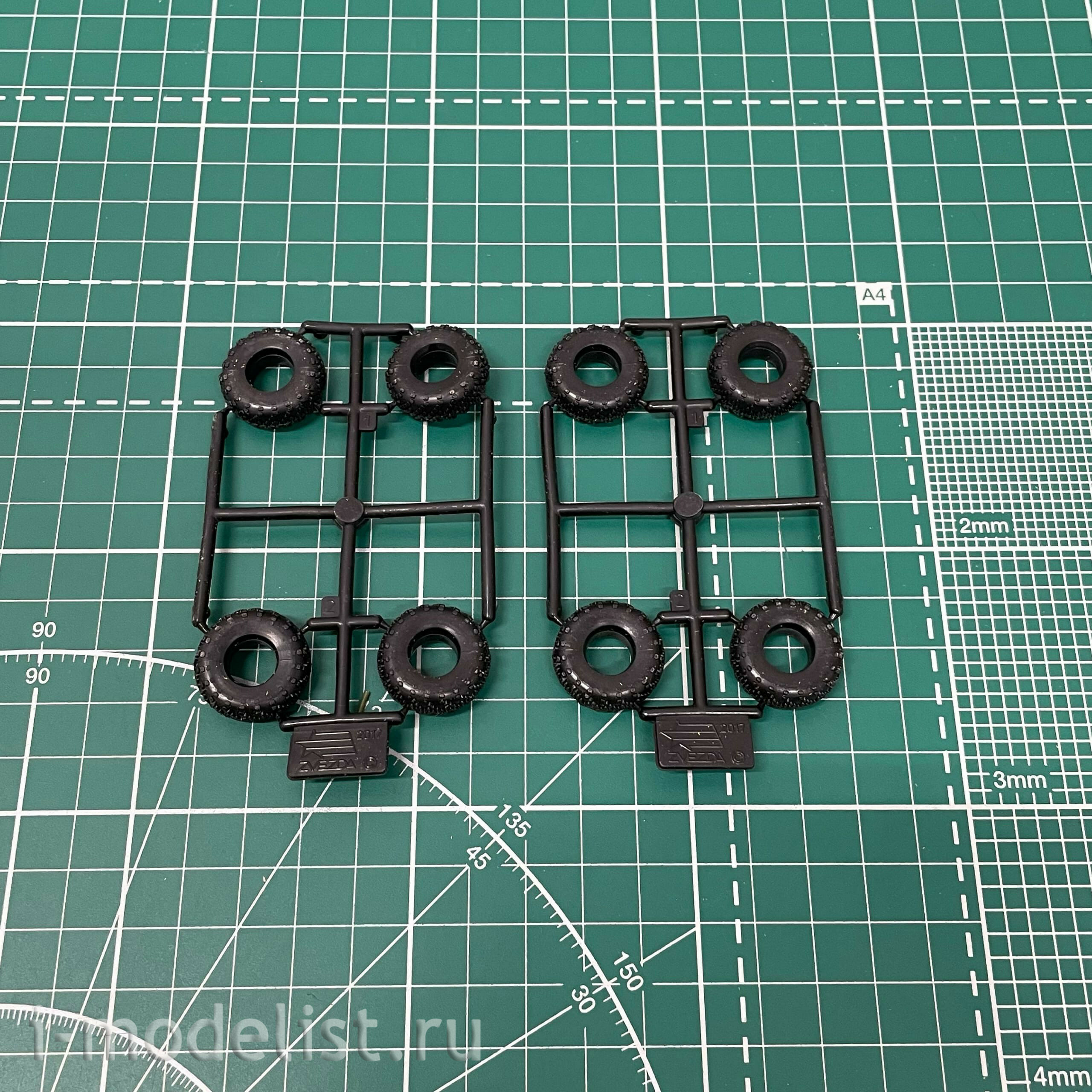 5028П Zvezda 1/72 Подарочный набор: Искандер - М