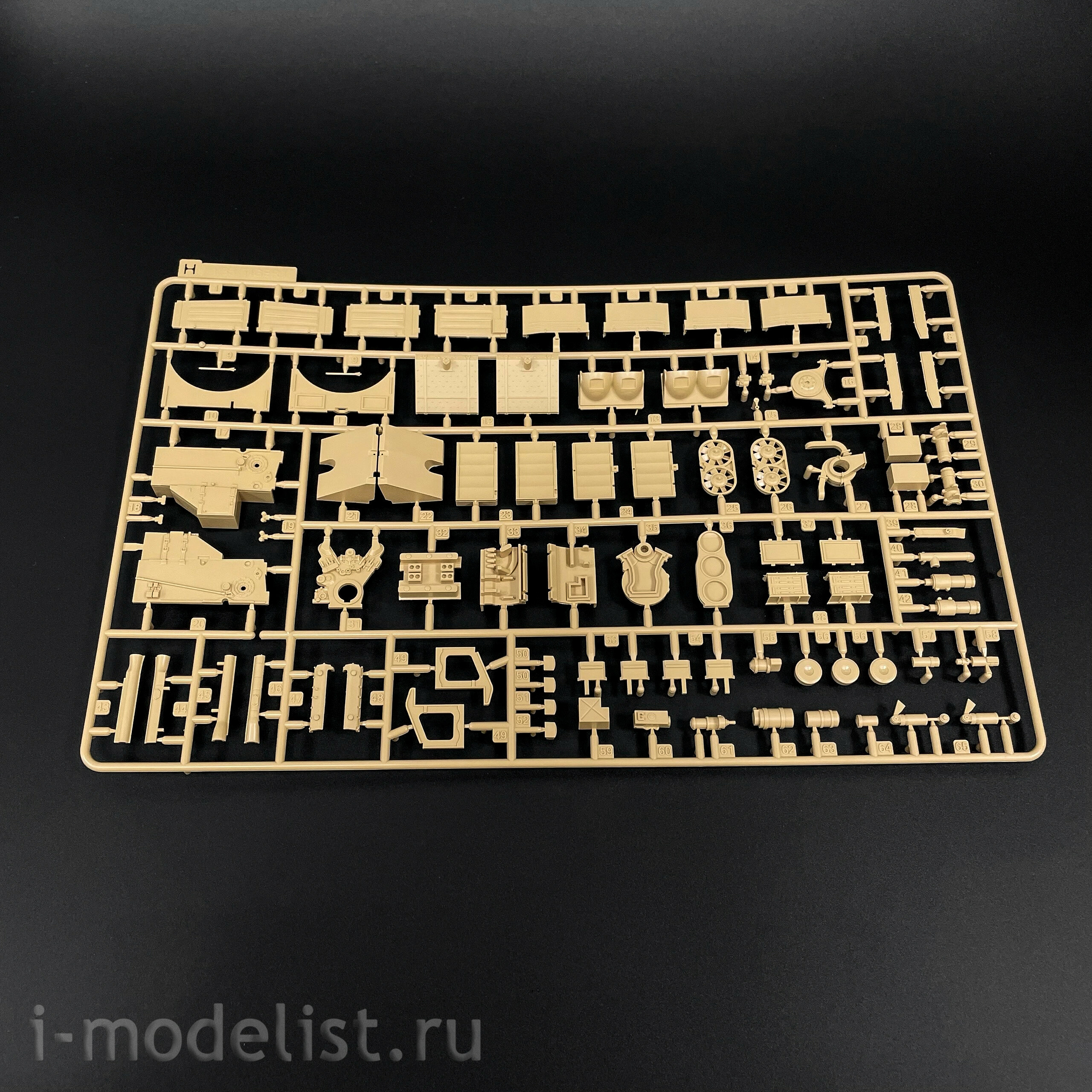 RM-5100 Rye Field Model 1/35 German Tank Pz. Kpfw. VI Ausf. E Tiger I mid. Production