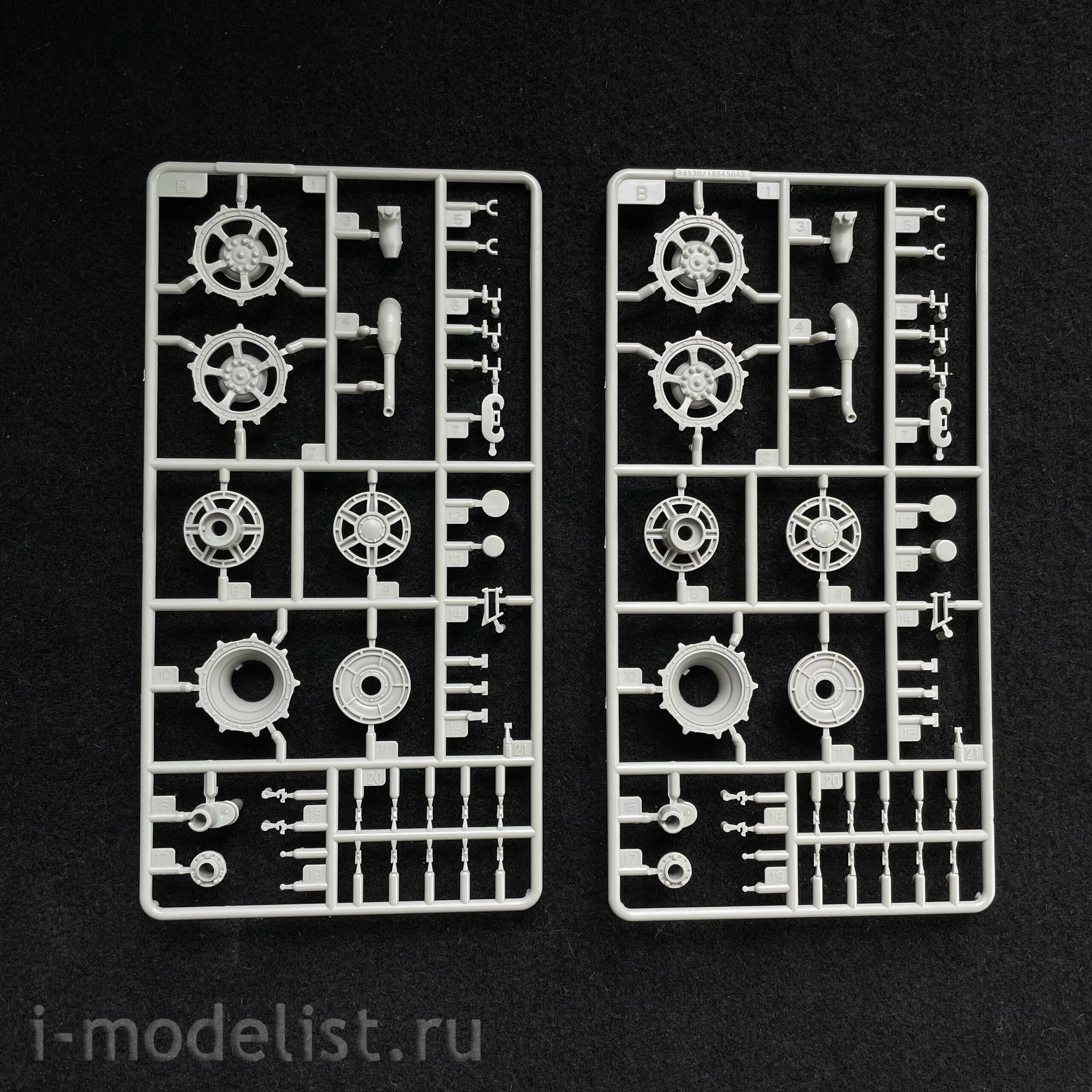 84559 Hobbyboss 1/35 Tank Pz.Kpfw VI Sd.Kfz.182 Tiger II (Henschel 105 mm)