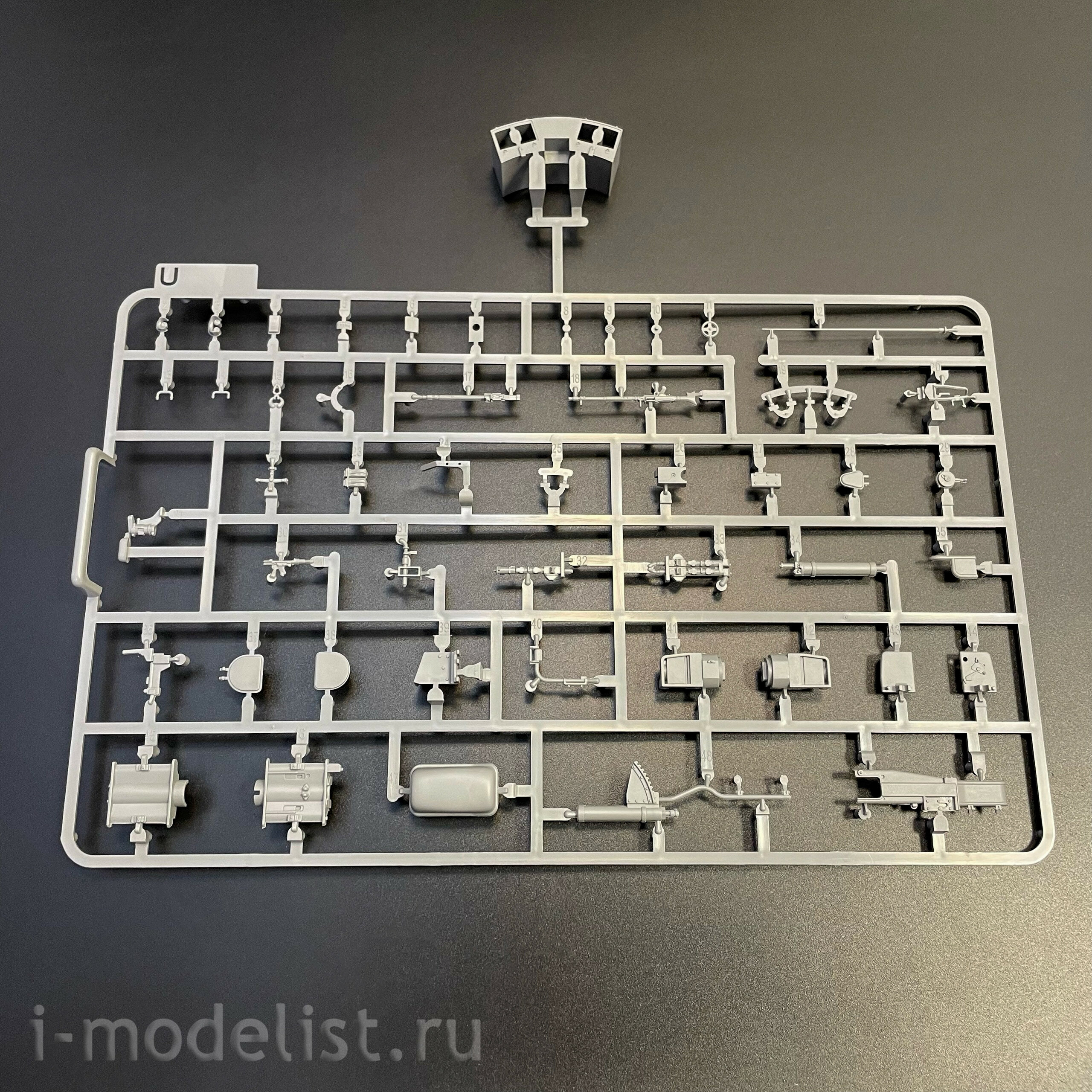 2195 Takom 1/35 Notмецкий тяжёлый танк Sd.Kfz.181 Pz.Kpfw.VI Ausf.E - Tiger I ранний с фигурой Michael Wittmann