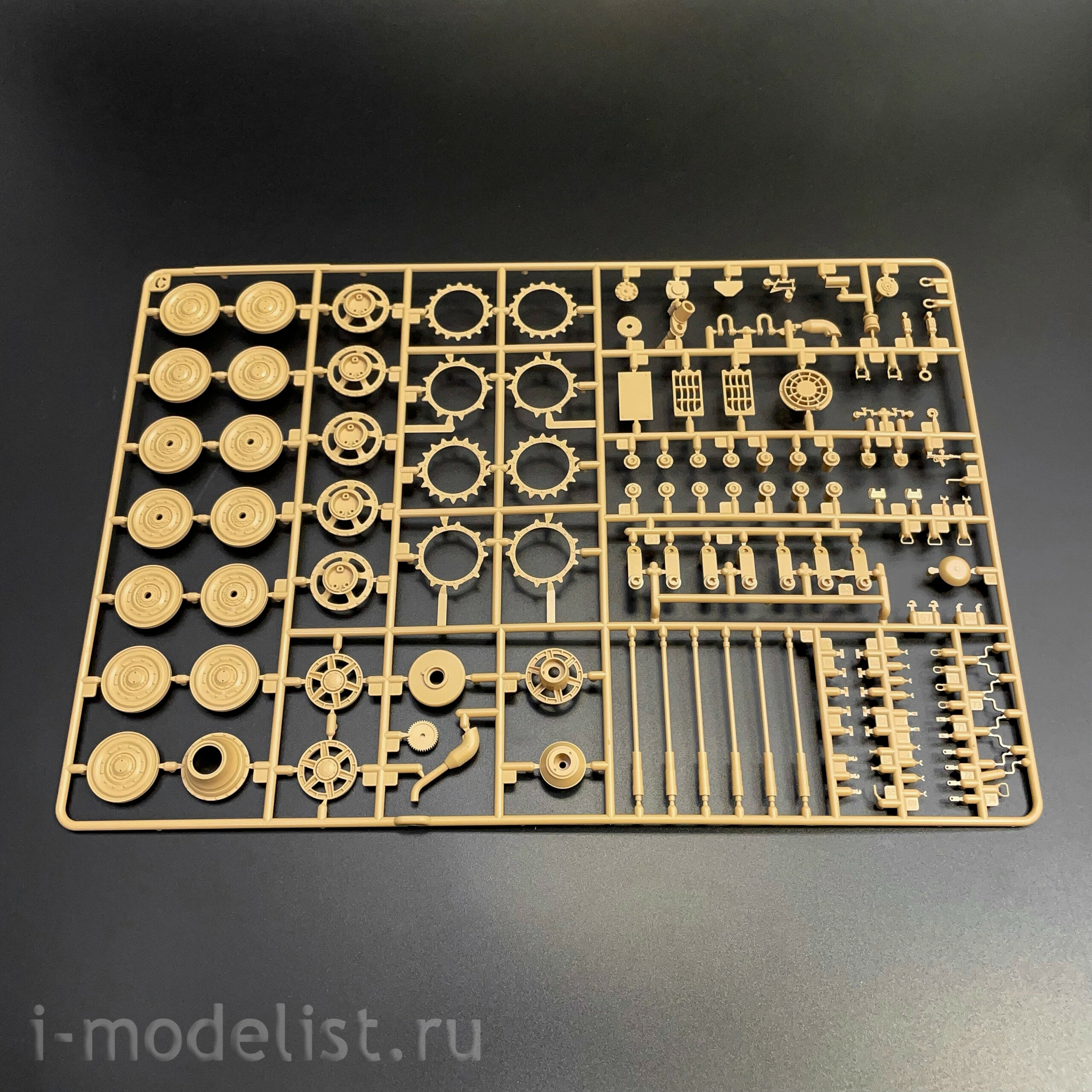 RM-5125 Rye Field Model 1/35 Notмецкий тяжелый танк Sd.Kfz.182 Tiger Ausf.B King Tiger (турель Henschel), стандартная версия