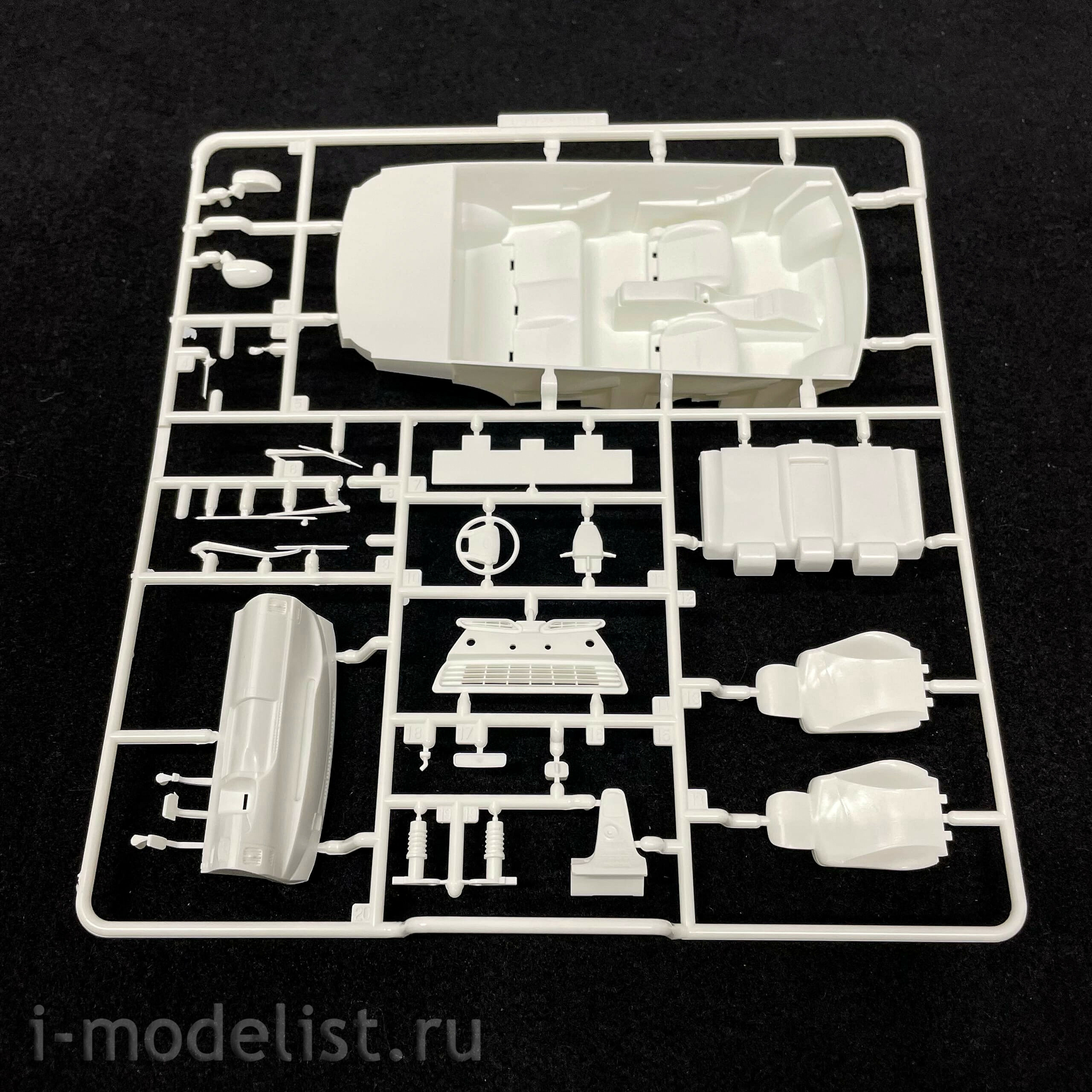03822 Fujimi 1/24 Toyota Prius G Touring Selection 2009