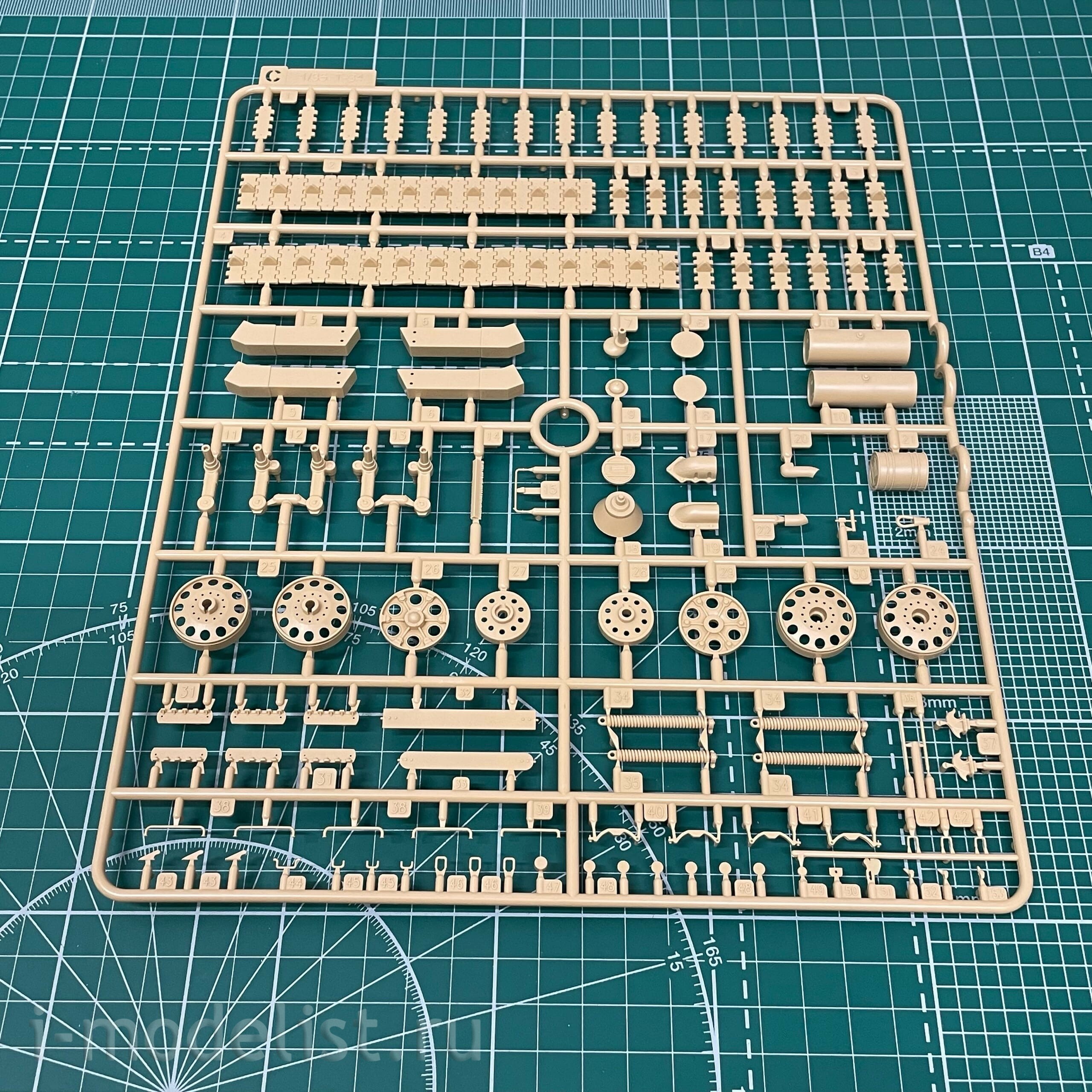 RM-5083 Rye Field Models 1/35 Tank 34/85, issue 1944 Factory No. 183