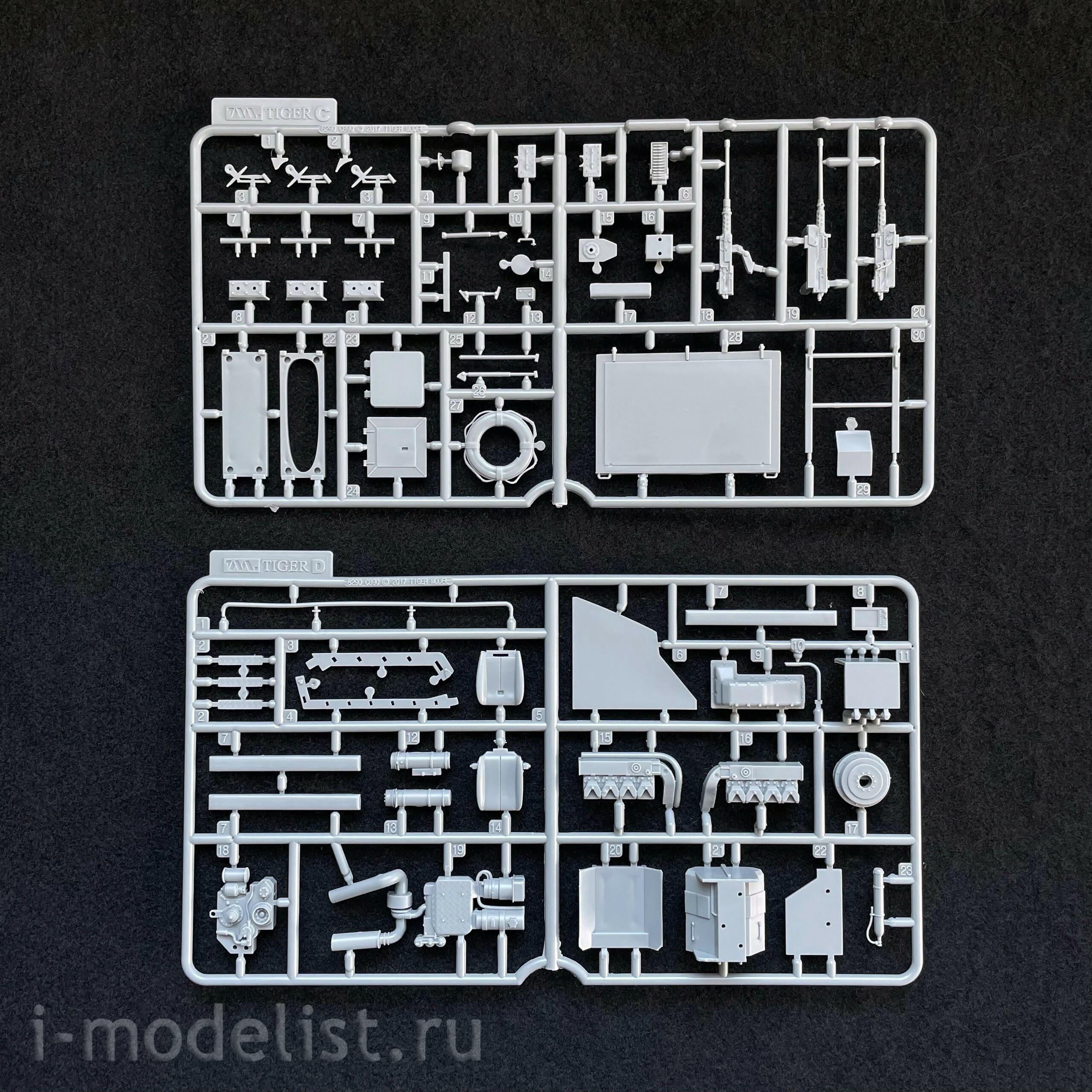 6290 Tiger Model 1/35 Swedish speedboat CB90