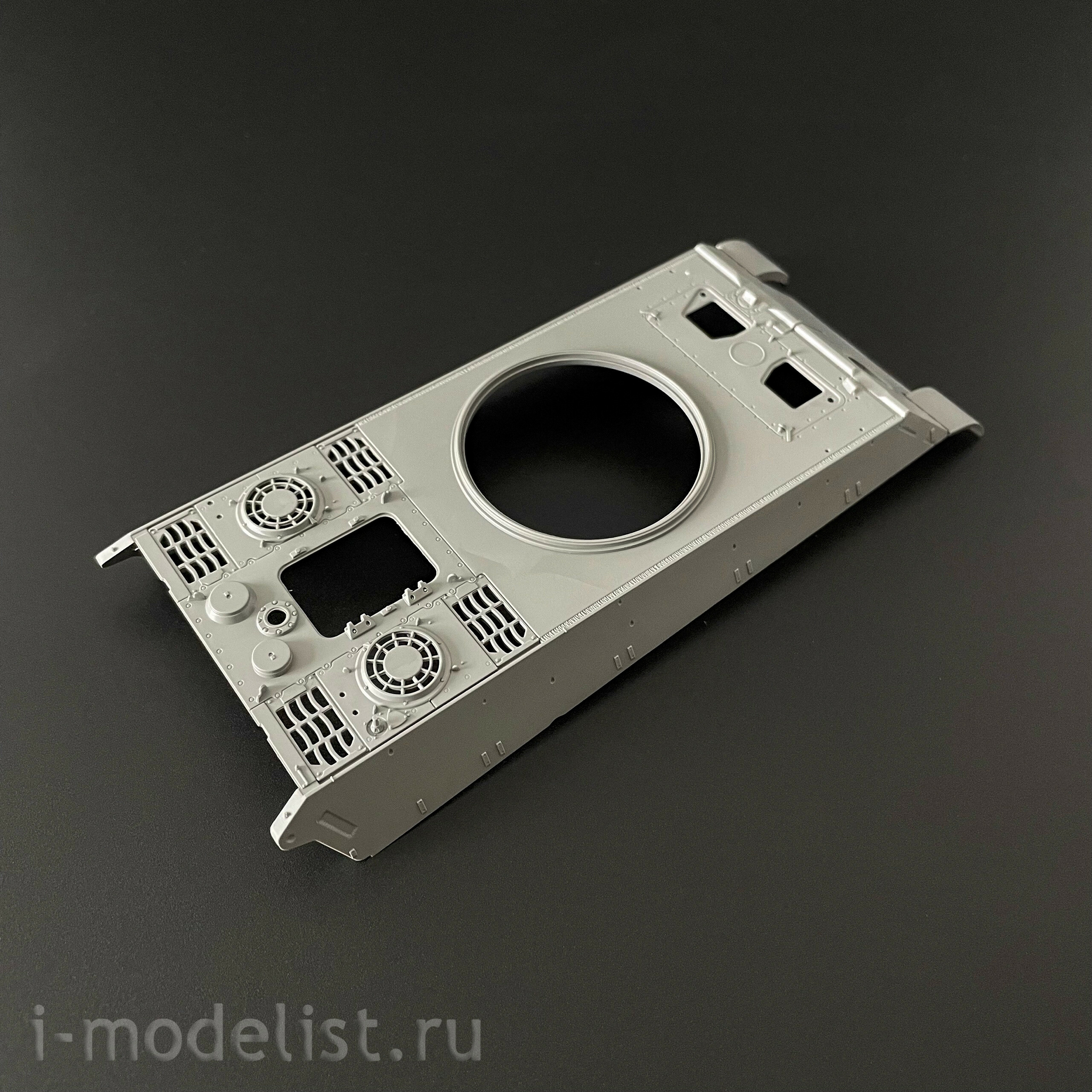 008 UZvezda 1/48 King Tiger Tank with Porsche Turret and Full Interior	