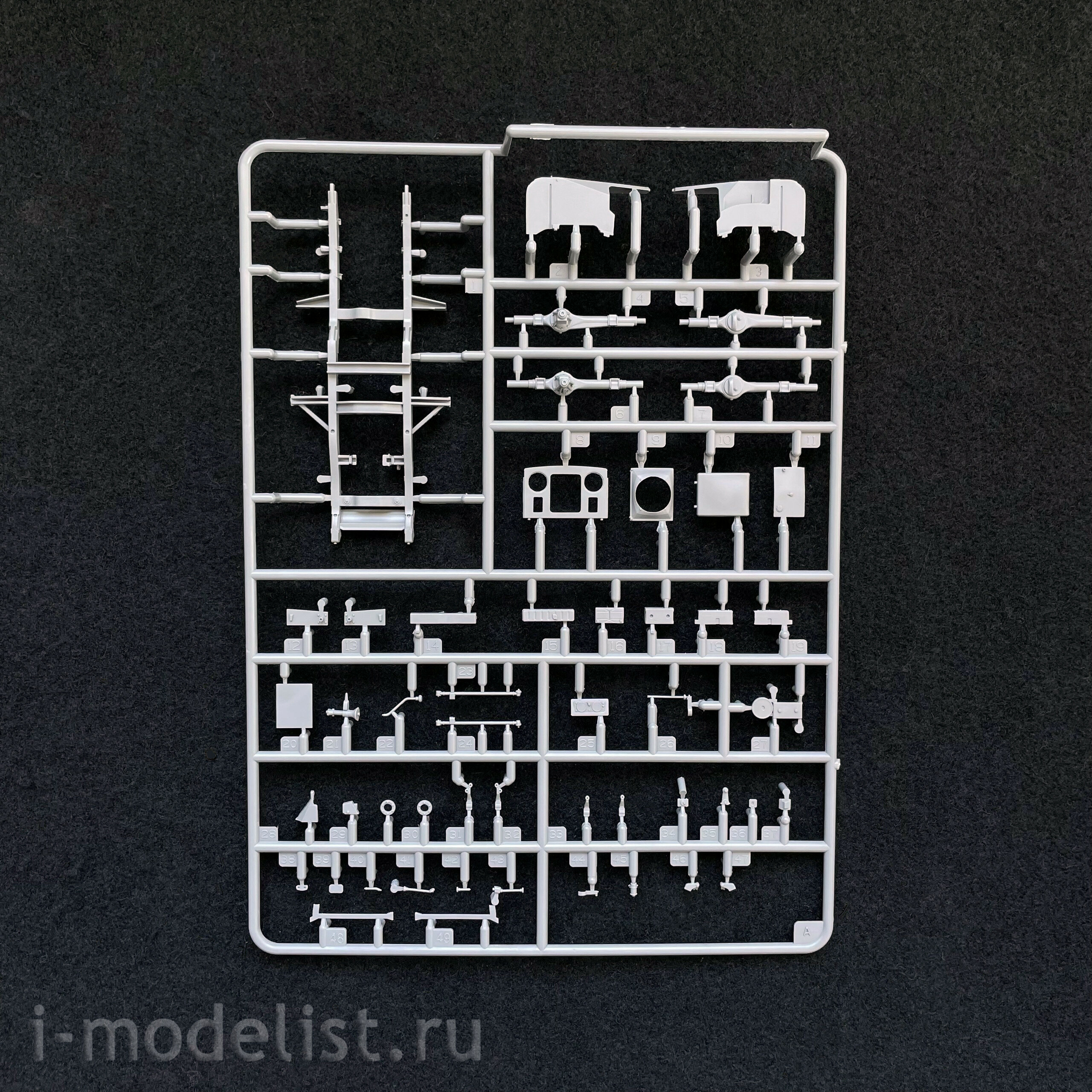 AK35012 AK Interactive 1/35 SUV Land Rover 88 Series IIA