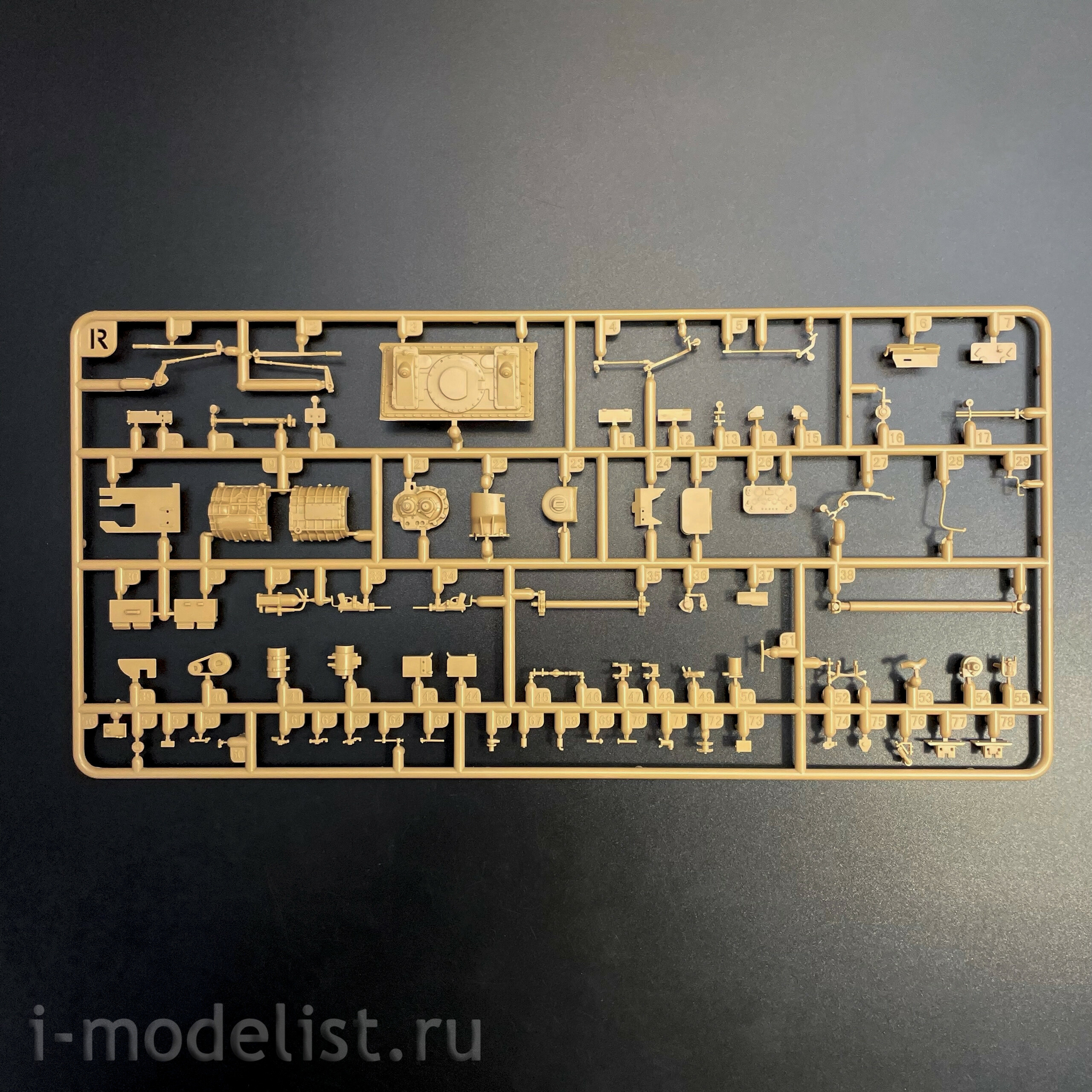 RM-5136 Rye Field Model 1/35 Танк M4A3 Sherman 76W VVSS поздний (UPGRADE-версия с полным интерьером)