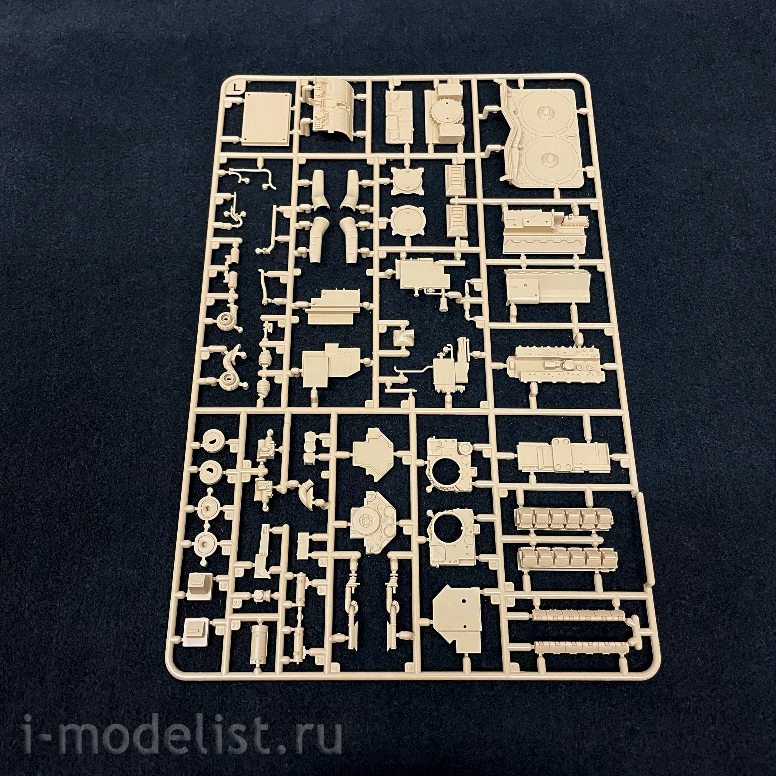 RM-5066 Rye Field Model 1/35 German Leopard 2A6 Tank with Full Interior