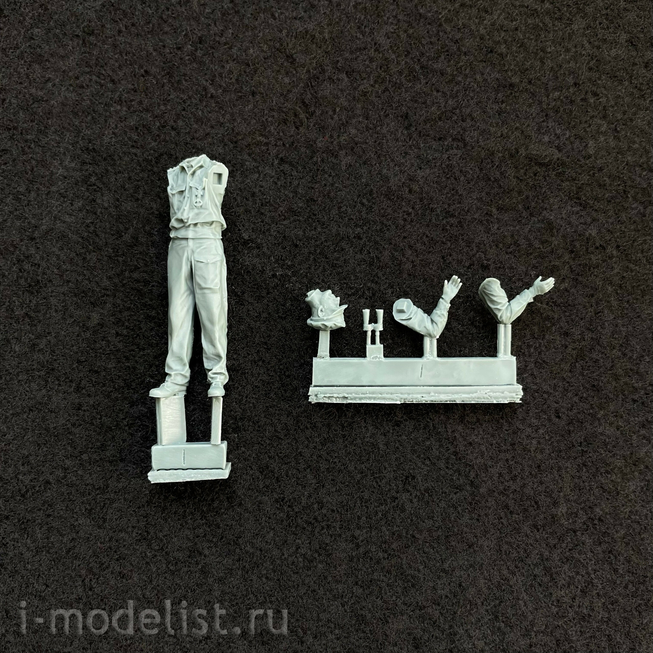 BR-003 Border Model 1/35 German submariners and commander load a torpedo (5 pcs.)