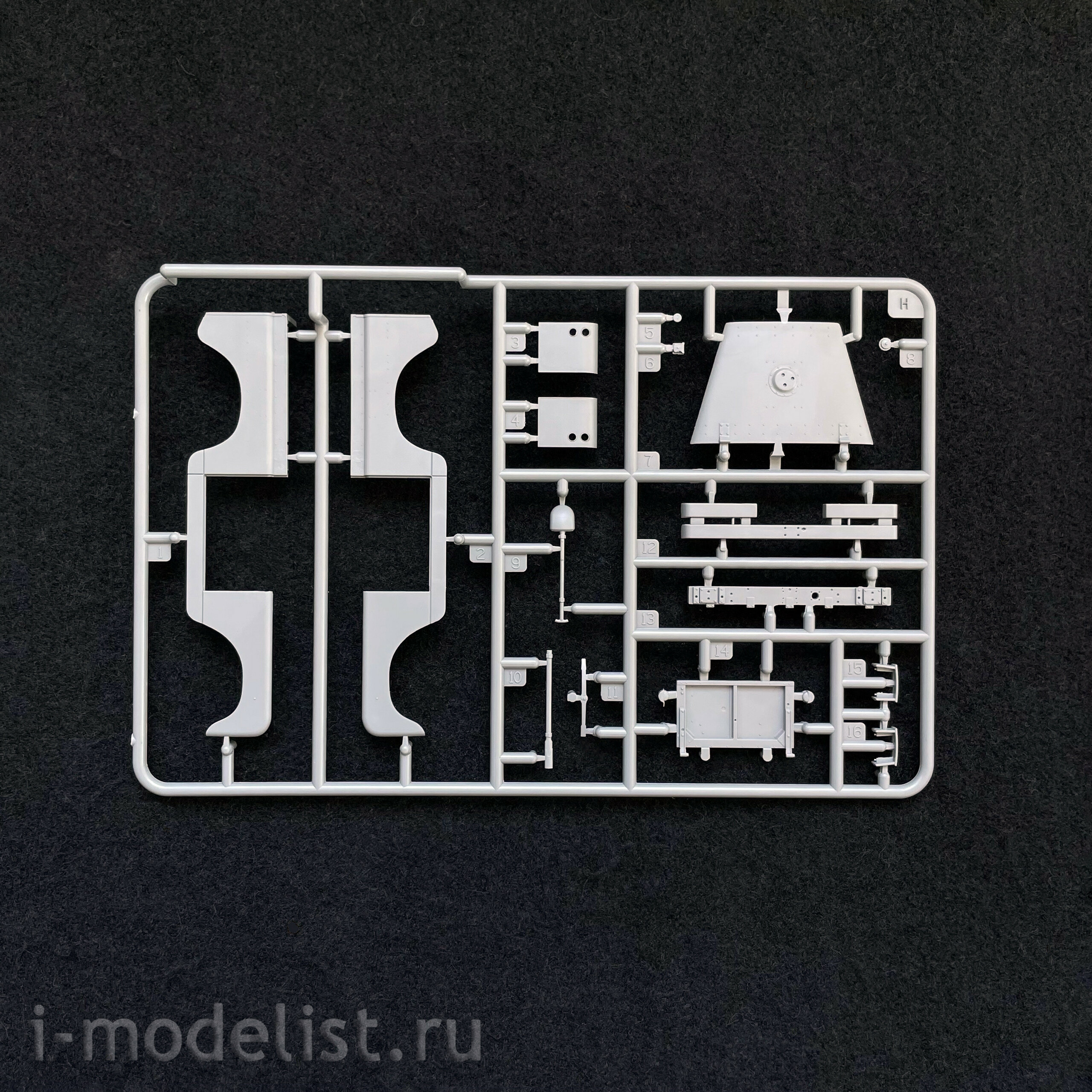AK35012 AK Interactive 1/35 SUV Land Rover 88 Series IIA