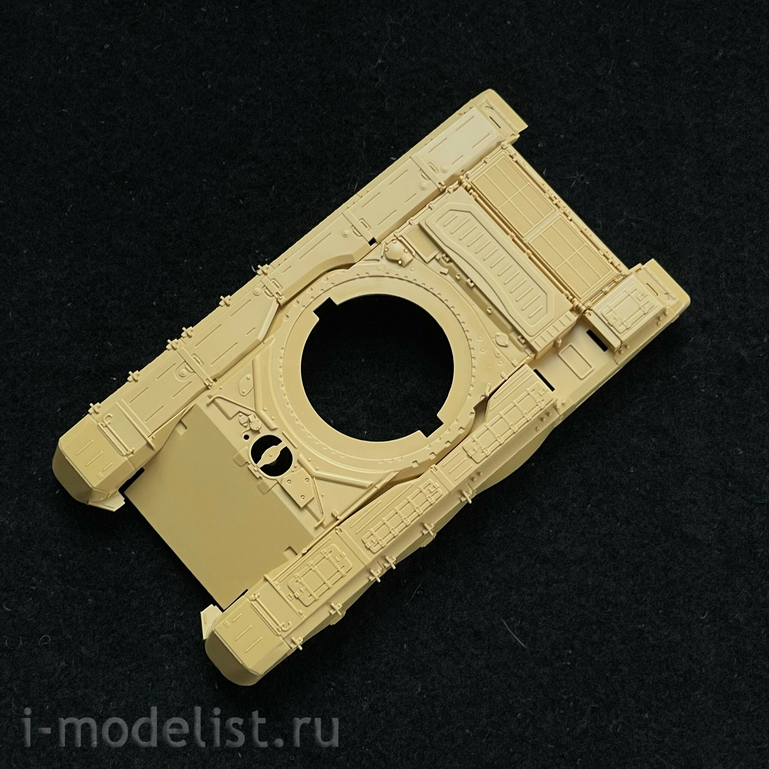 No.-002 Suyata 1/48 T-90A Main Battle tank (licensed by UVZ) and 233014 Tiger armored vehicle
