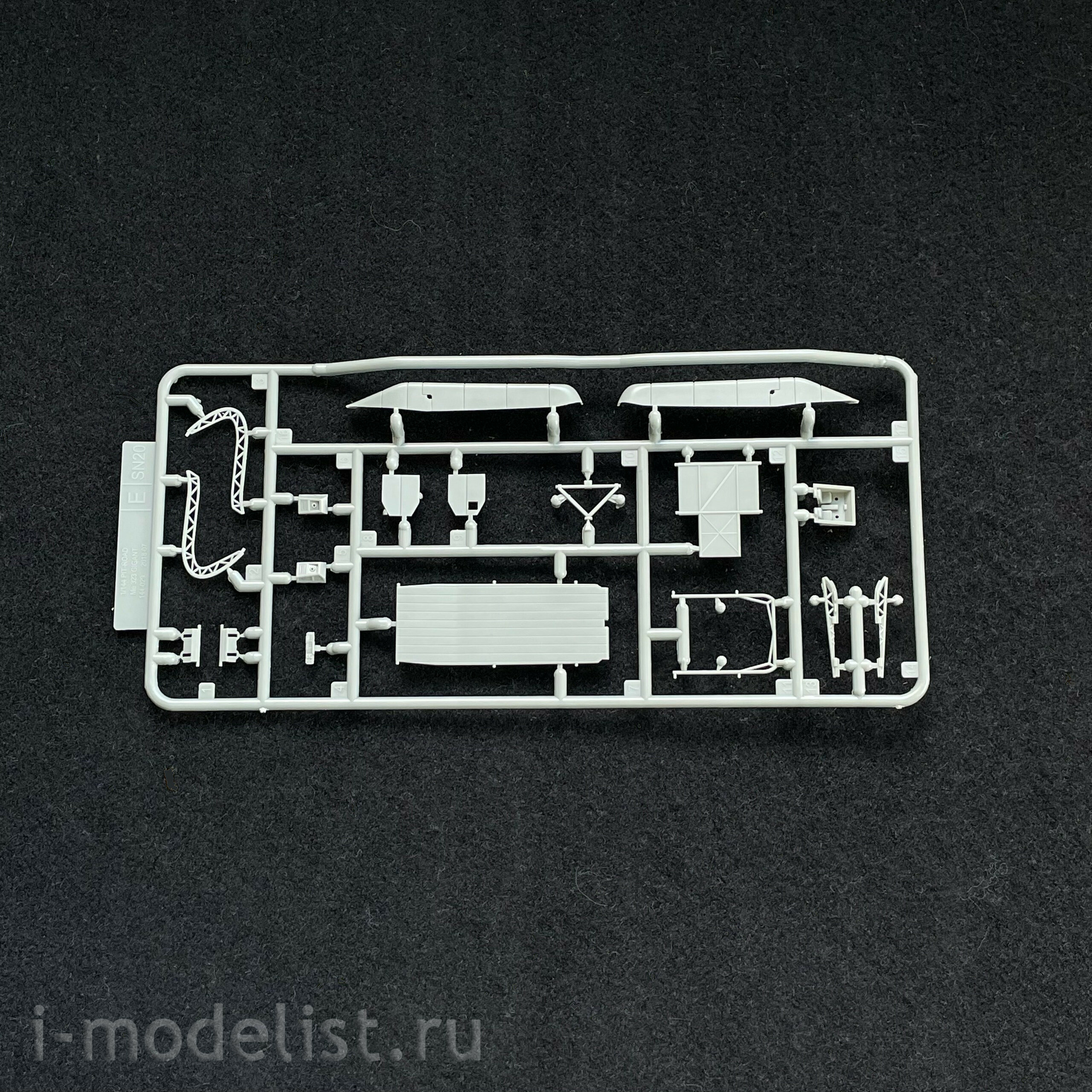 L1007 Great Wall 1/144 Me323 E-2 Gigant