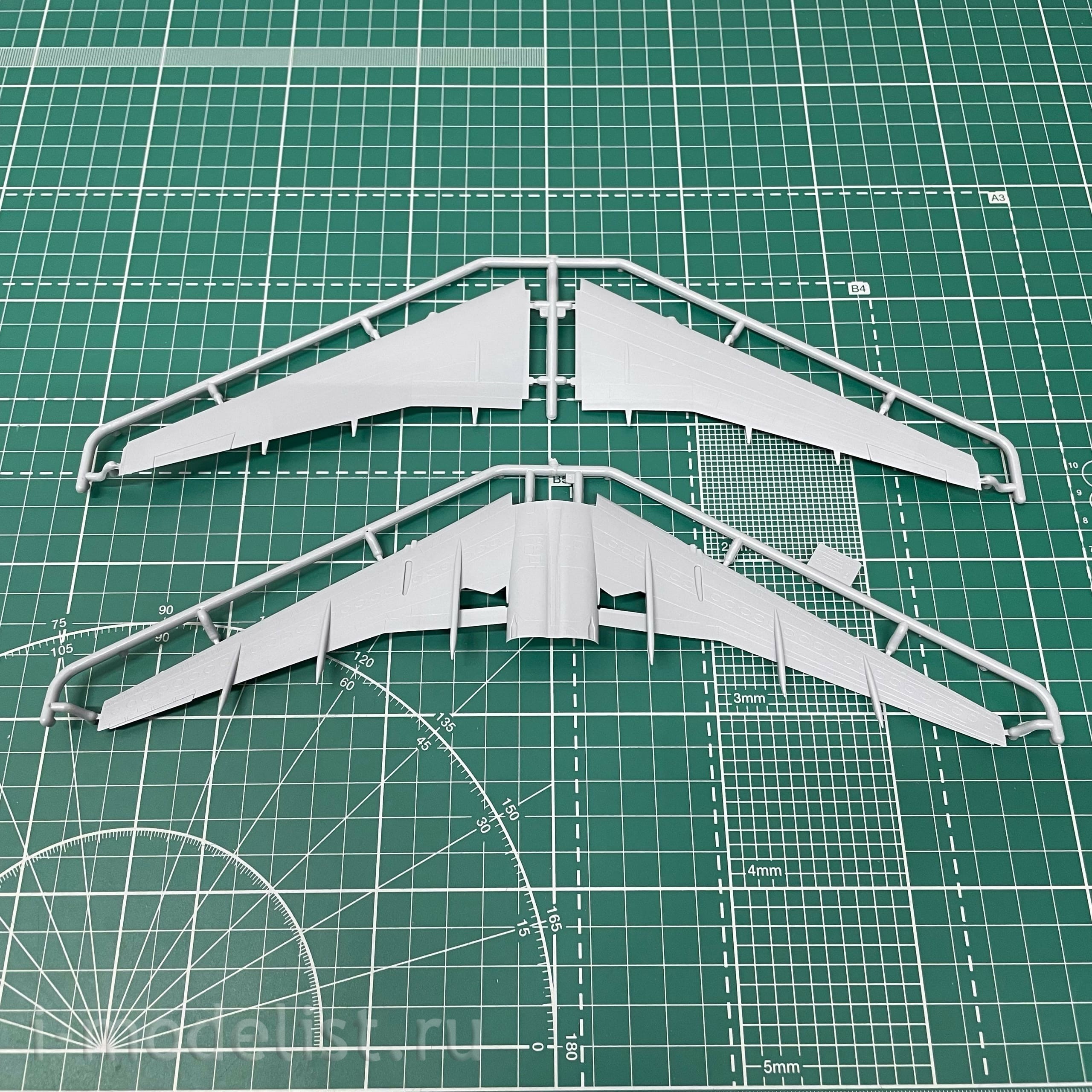 7023 Zvezda 1/144 Passenger airliner Tu-204-100