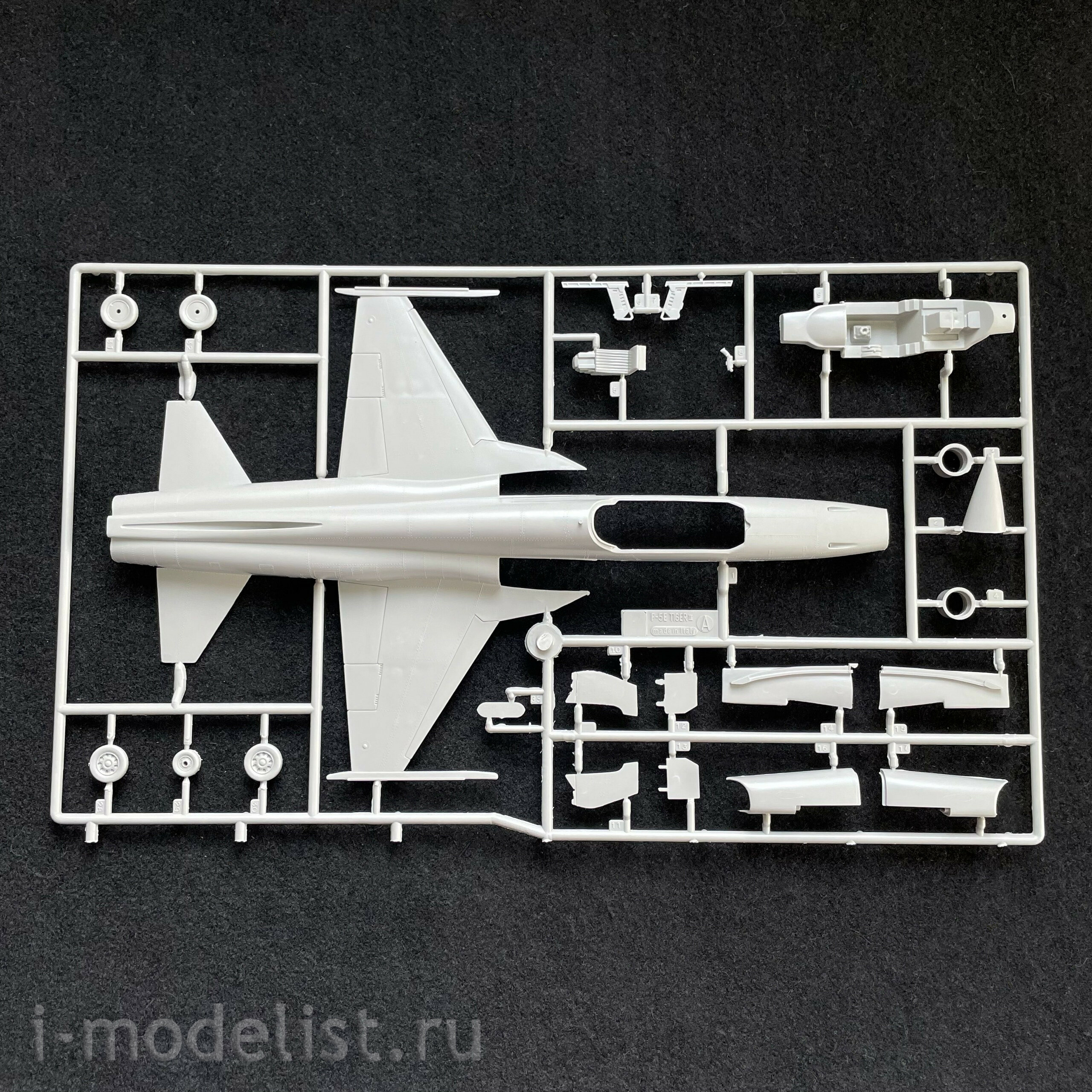 2827 Italeri 1/48 F-5E Tiger II Fighter
