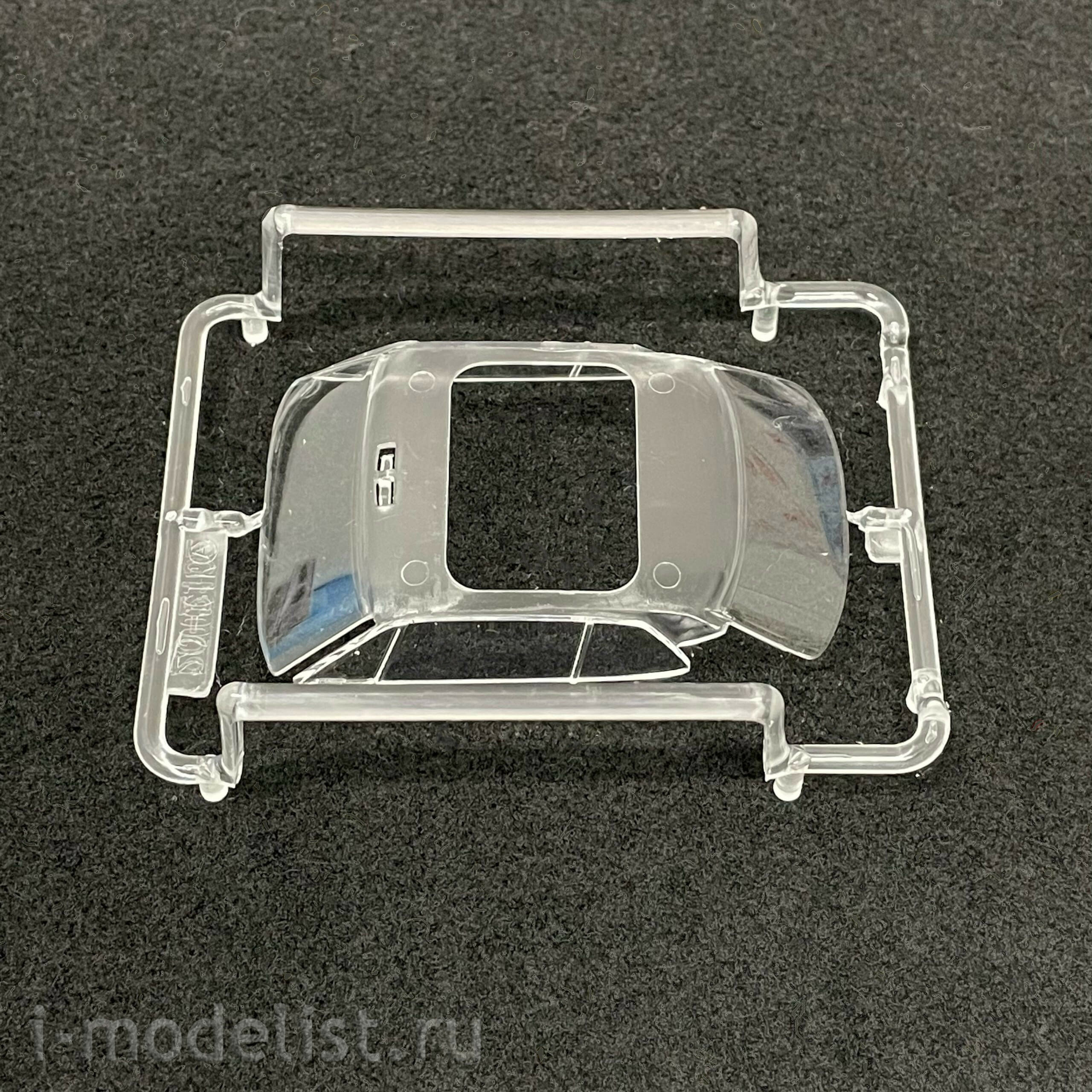 05882 Aoshima 1/32 Nissan Skyline 2000 GT-R - Silver Car