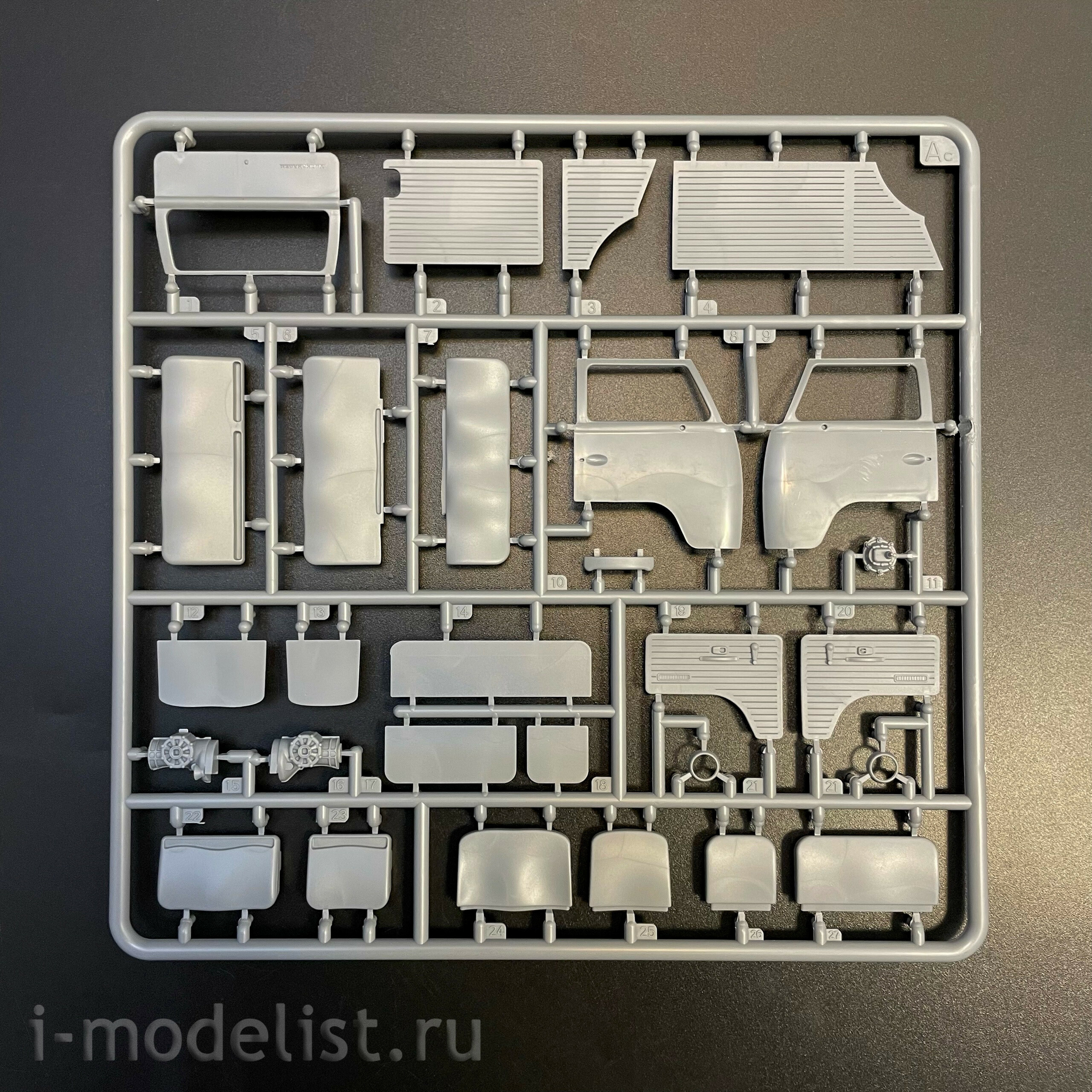 AK35023 AK Interactive 1/35 Фургон T2 1967 года общественное обслуживание