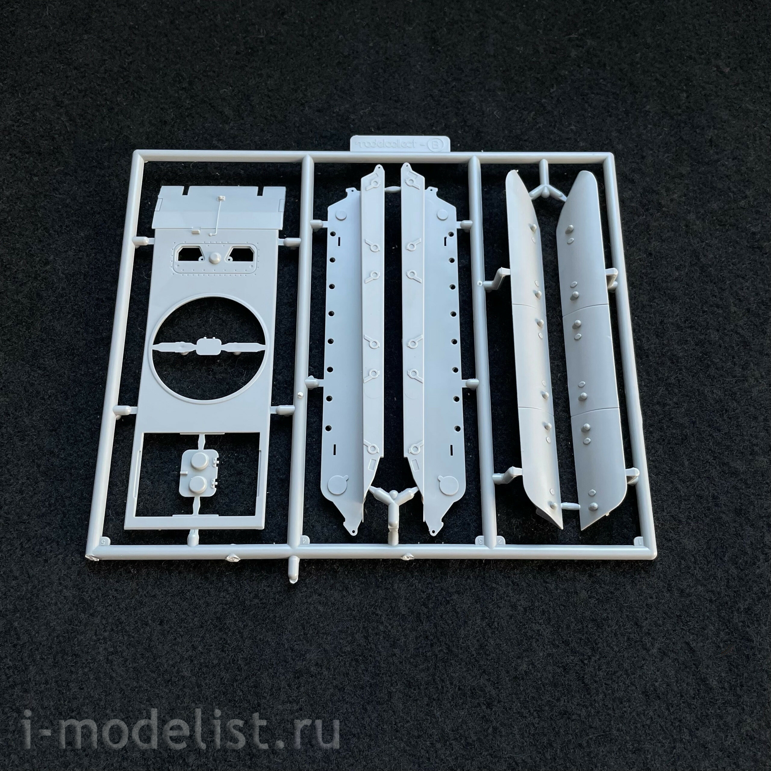 UA72309 Modelcollect 1/72 Fist of War WWII German 28cm Kanone 3 Lastentrager Auf E-100