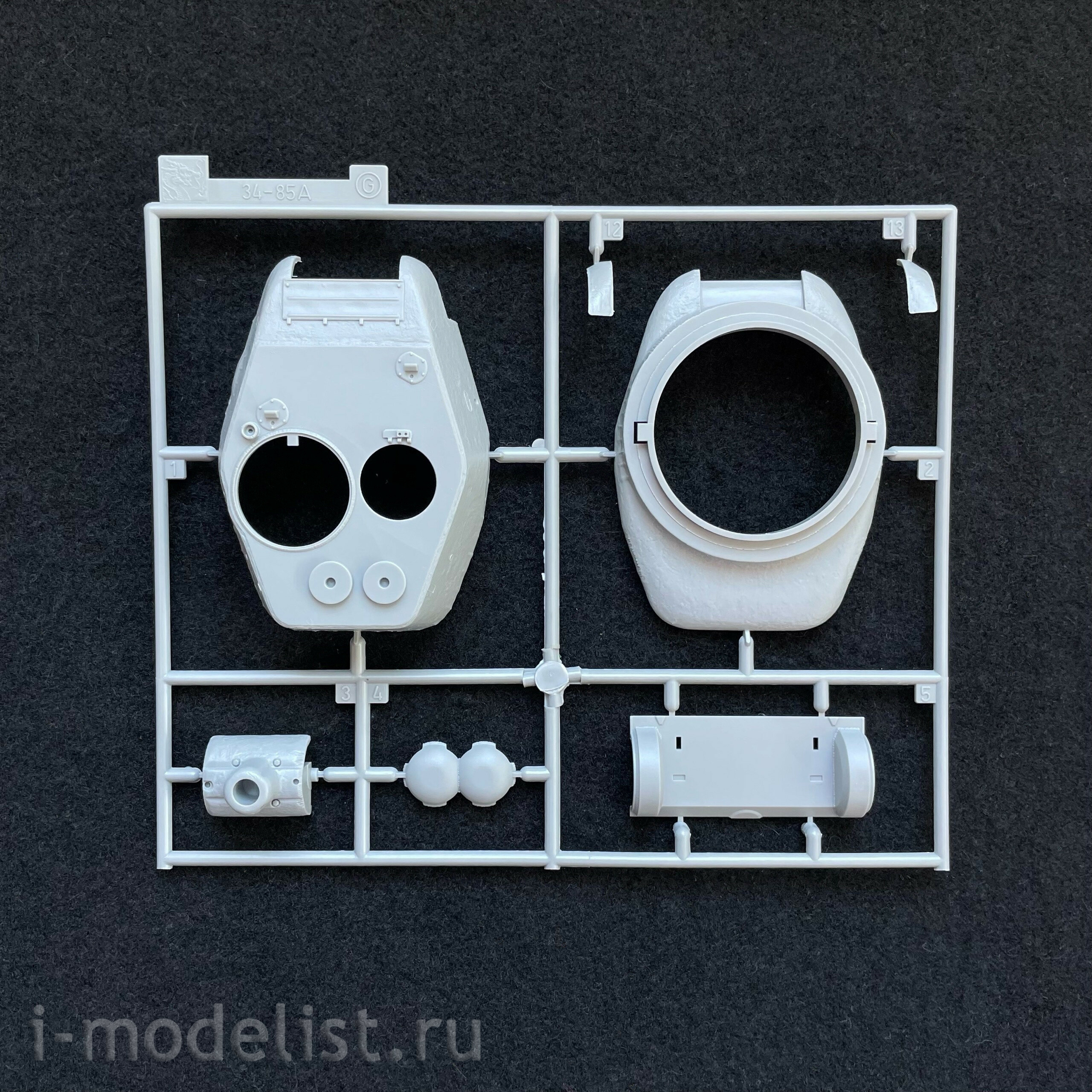 6319 Dragon 1/35 Tank 34/85 Mod.One thousand nine hundred forty four