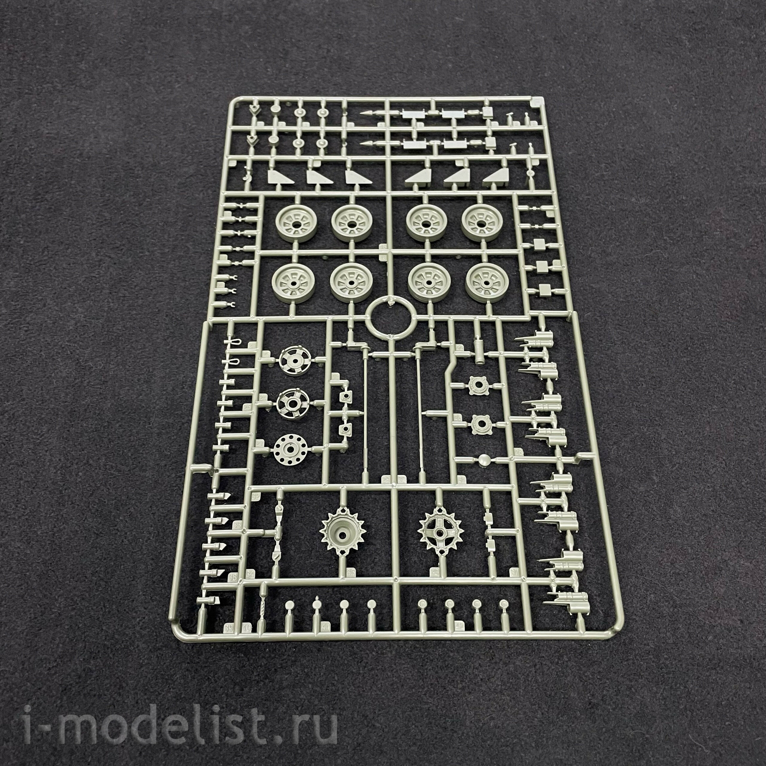 35A053 Amusing Hobby 1/35 Russian T-90A and Uran-9 tank (2 in 1) (under license from UVZ)