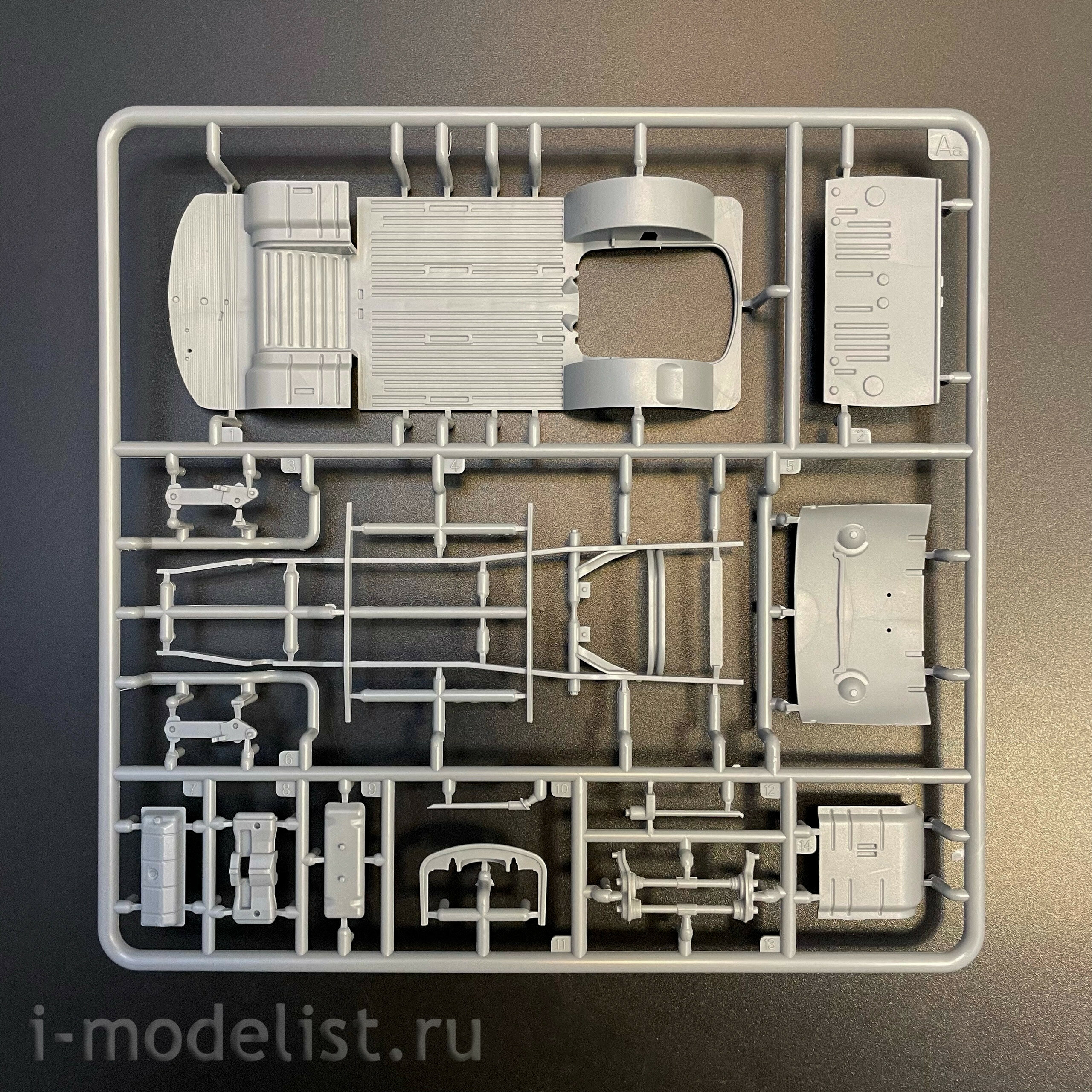 AK35025 AK Interactive 1/35 Коммерческий фургон T2 1972 года