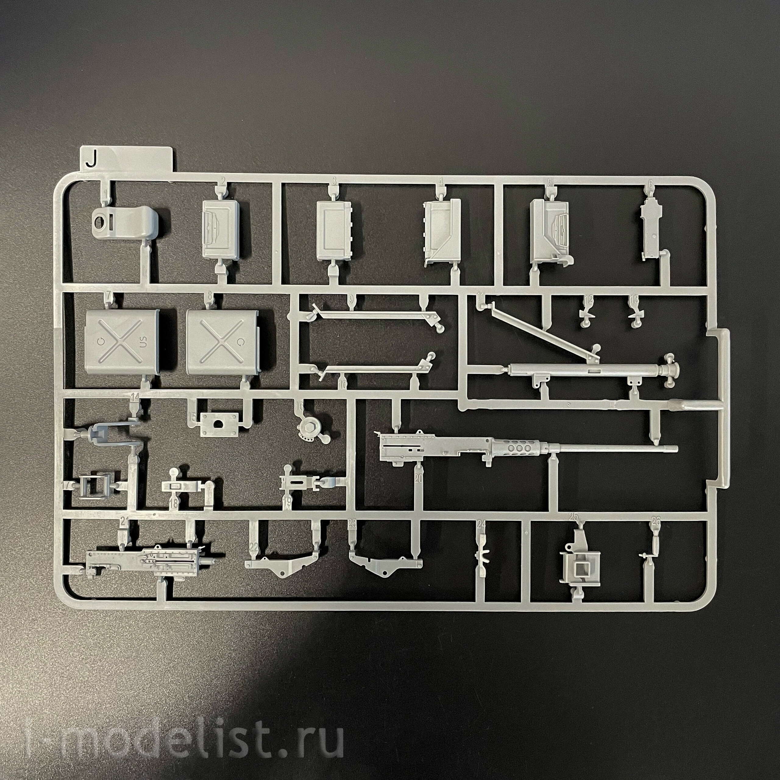 2205W Takom 1/35 Набор Sherman Box: M4A1 (76w) HVSS + M1 Super Sherman + фигура члена экипажа танка армии США в 1/16 масштабе