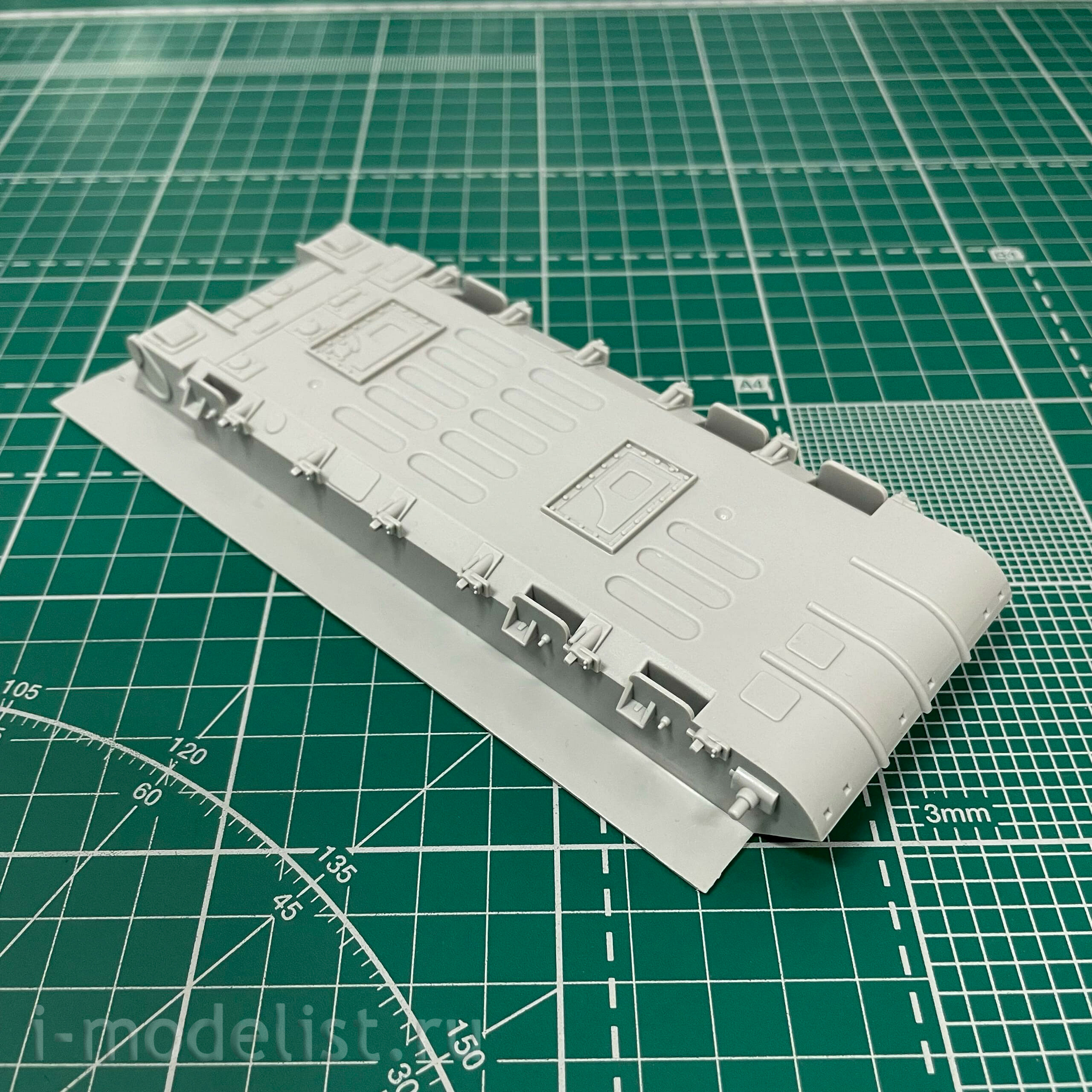 303537 Modeller of 1/35 SAM Launcher 