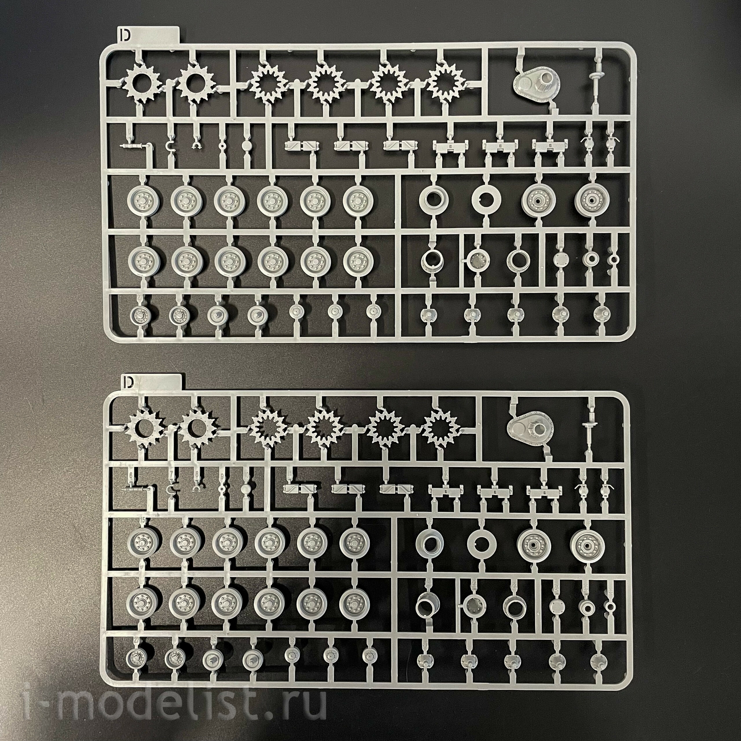 2205W Takom 1/35 Набор Sherman Box: M4A1 (76w) HVSS + M1 Super Sherman + фигура члена экипажа танка армии США в 1/16 масштабе