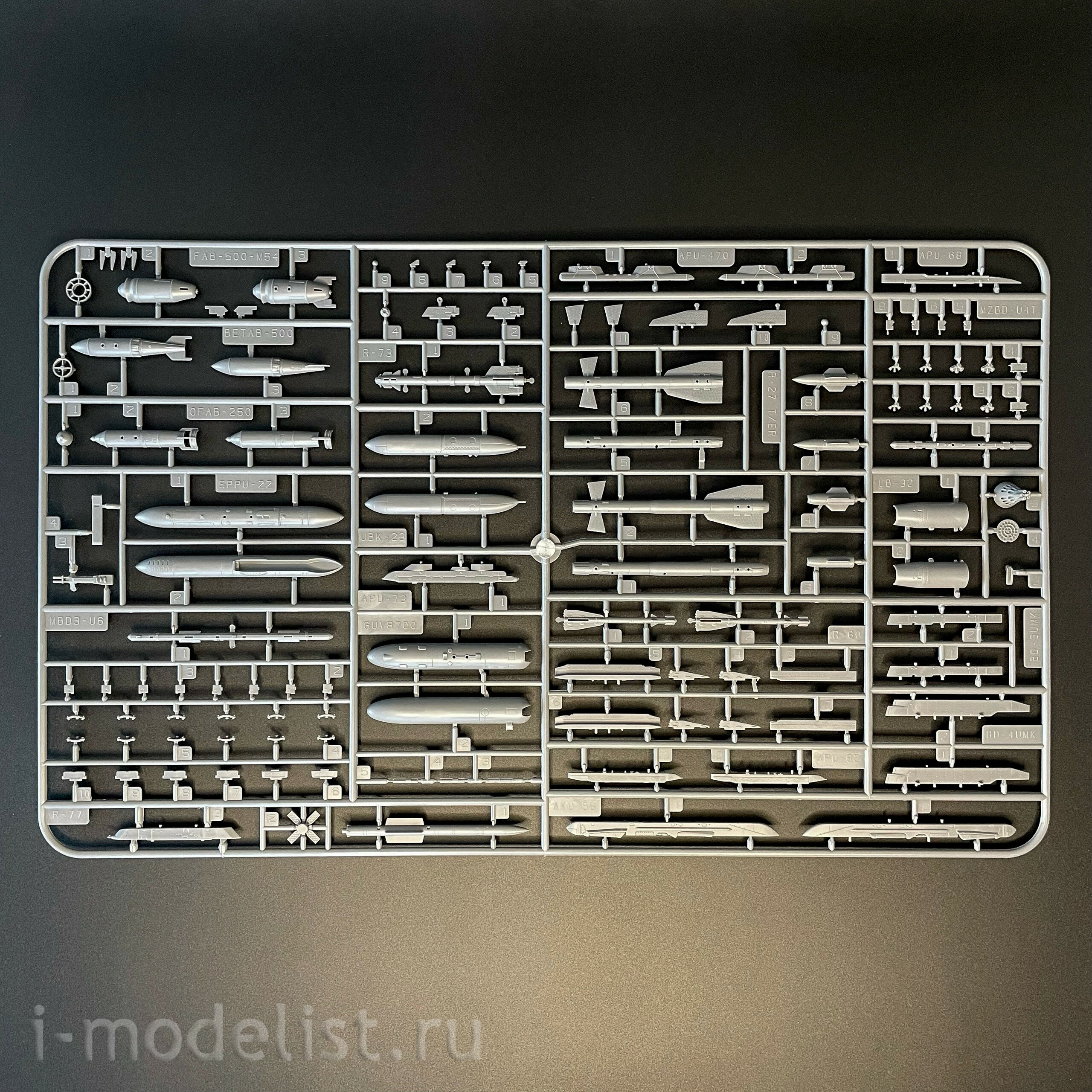 KH80141 Zimi Model 1/48 Российский многофункциональный истребитель-бомбардировщик серии «34»