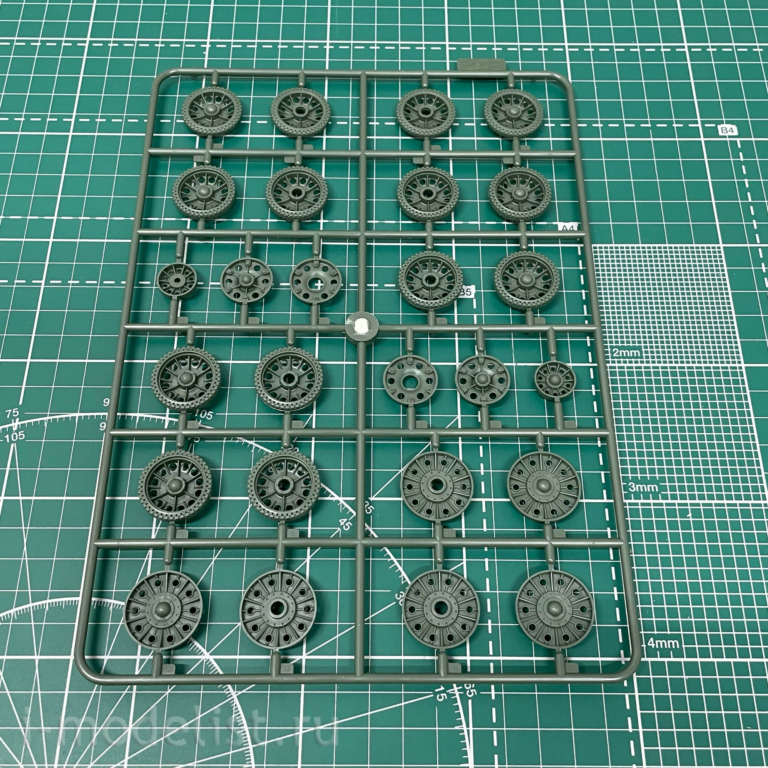 35354 ICM 1/35 Soviet flamethrower tank 2MV 34/76