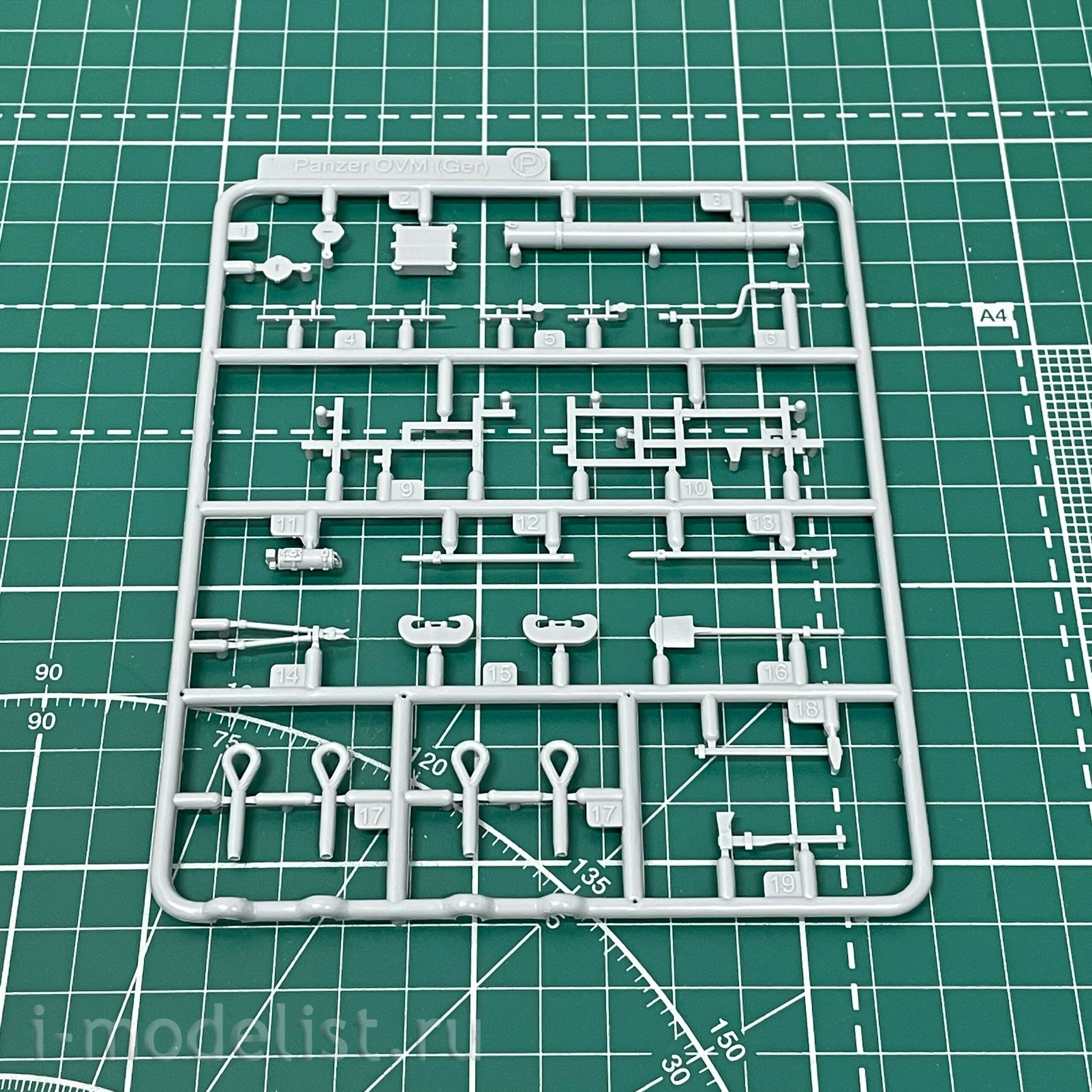 35A018 Amusing Hobby 1/35 Panther II