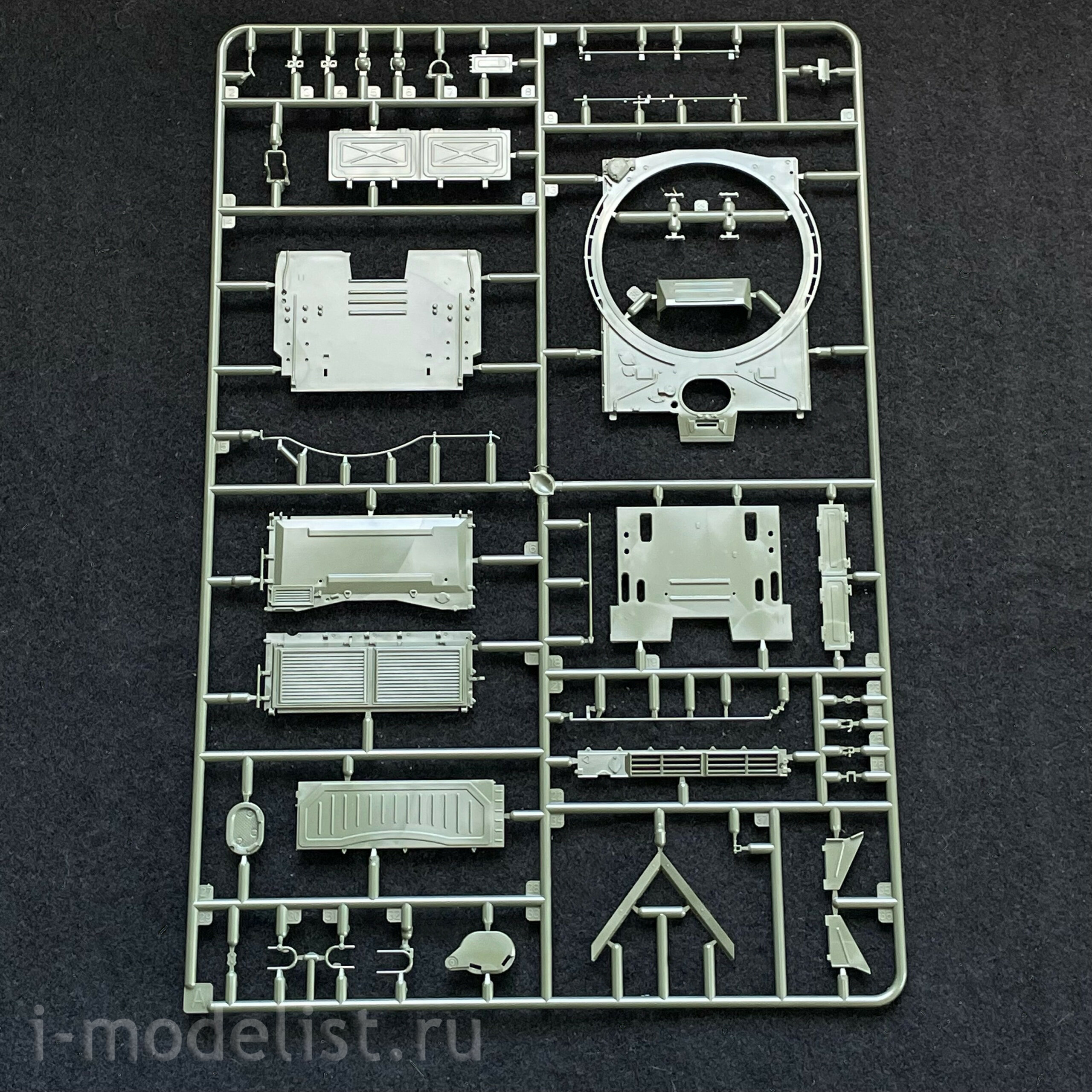 35A045 Amusing Hobby 1/35 Main Battle Tank of Yugoslavia M-84A