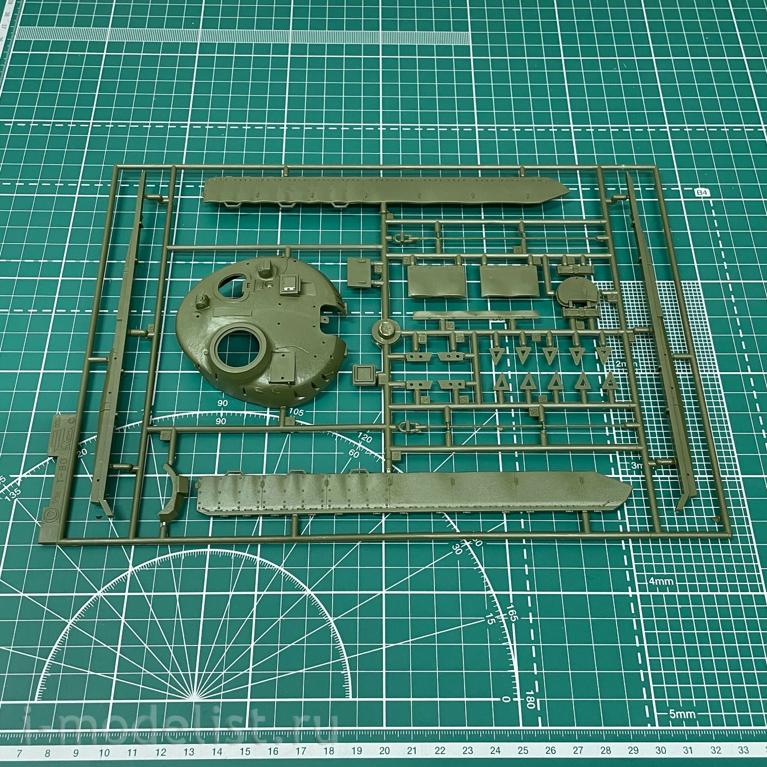 3592 Zvezda 1/35 t-80BV Tank