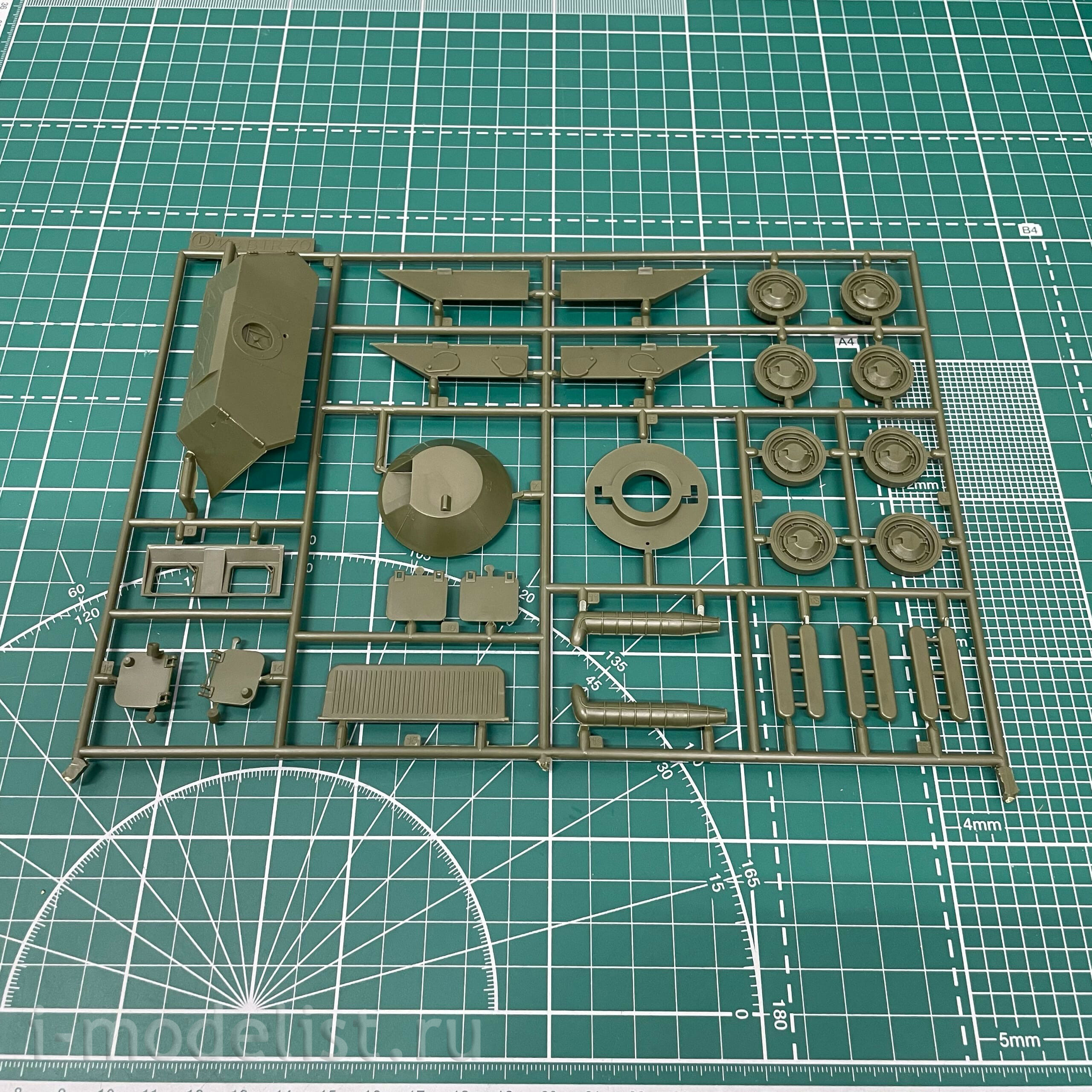 3587 Zvezda 1/35 Russian BTR-70 armored personnel carrier with MA-7 turret