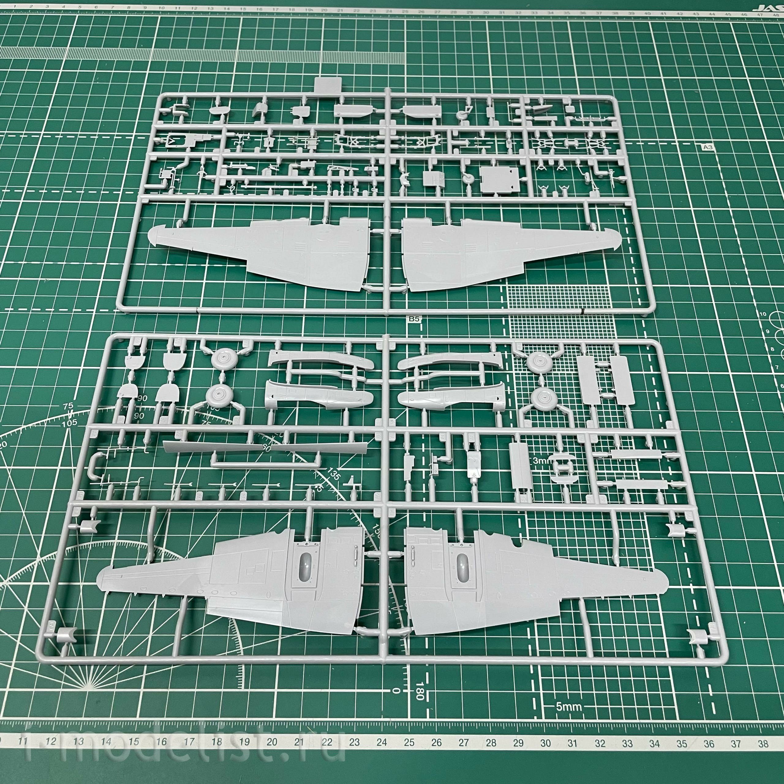7283 Zvezda 1/72 Soviet diving bomber Pe-2