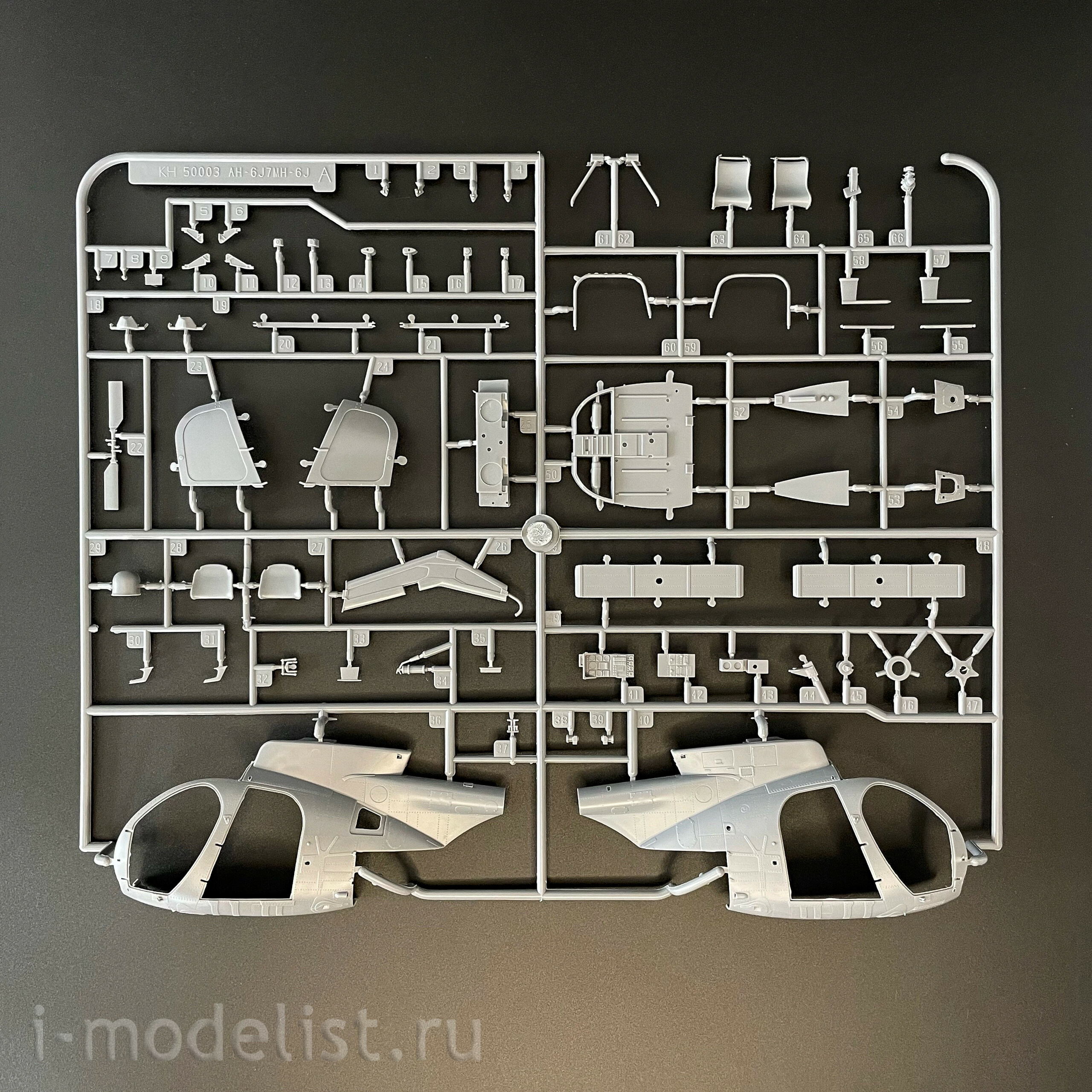 KH50004 Zimi Model 1/35 Вертолёт AH-6J/MH-6J Little Bird с фигурами