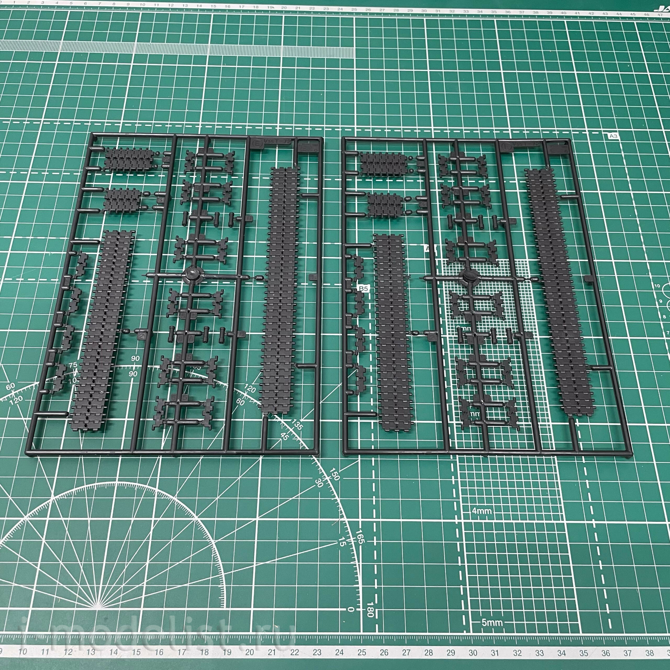 3550 Zvezda 1/35 Soviet t-72B tank