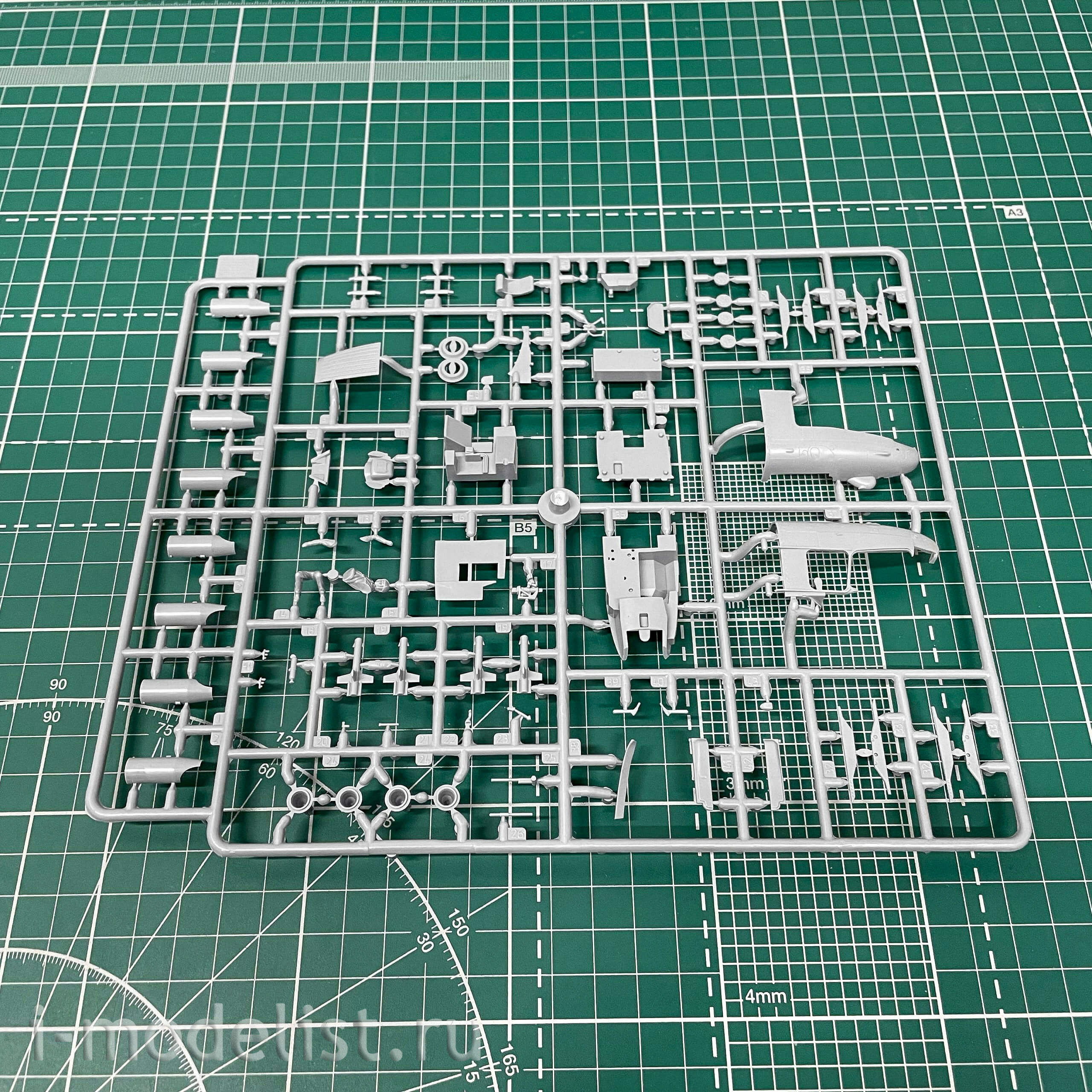 7273П Zvezda 1/72 Подарочный набор: Советский ударный вертолет Ми-24А