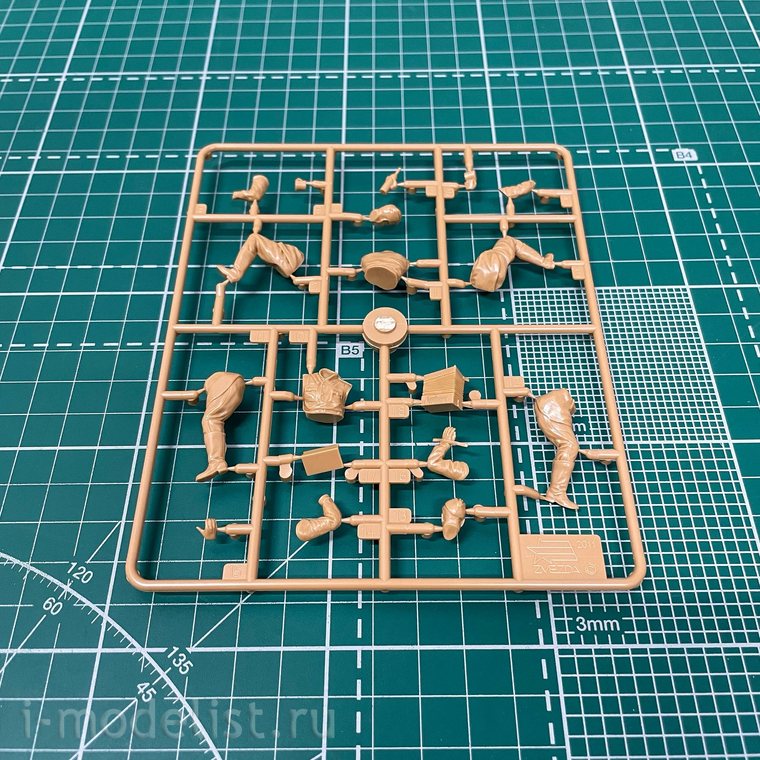 3639 Zvezda 1/35 Soviet motorcycle M-72