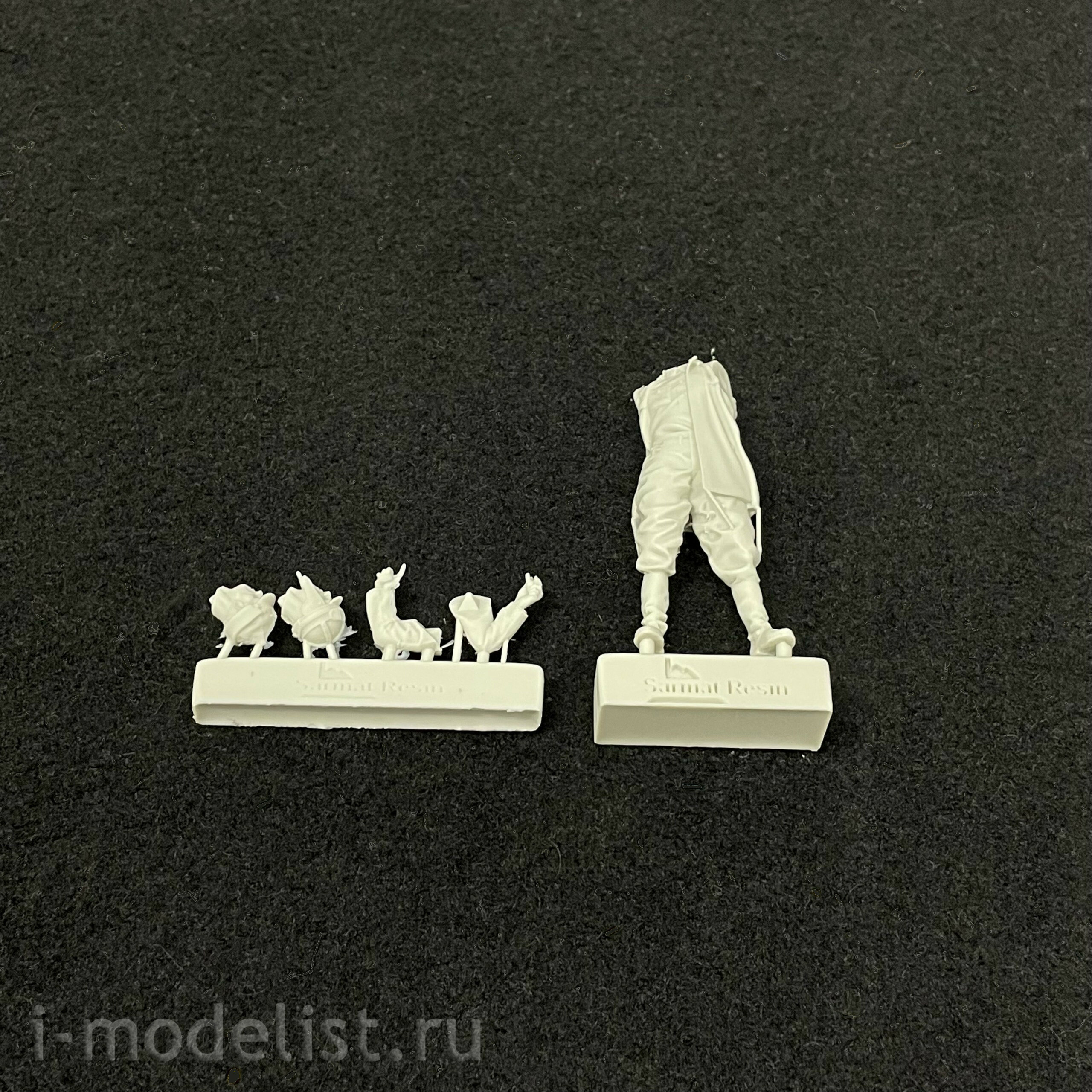 SRSF35002 Sarmat Resin 1/35 Tankman with a Red Army tube in a special leather uniform 1928-1933.