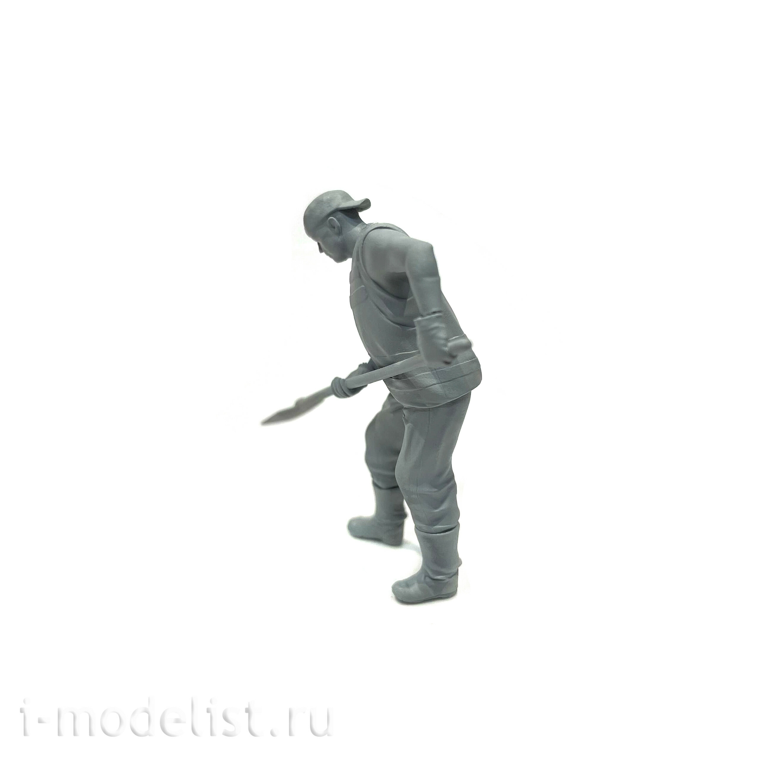 im35097 Imodelist 1/35 Figure of a road worker with a shovel for the model 3650 Zvezda