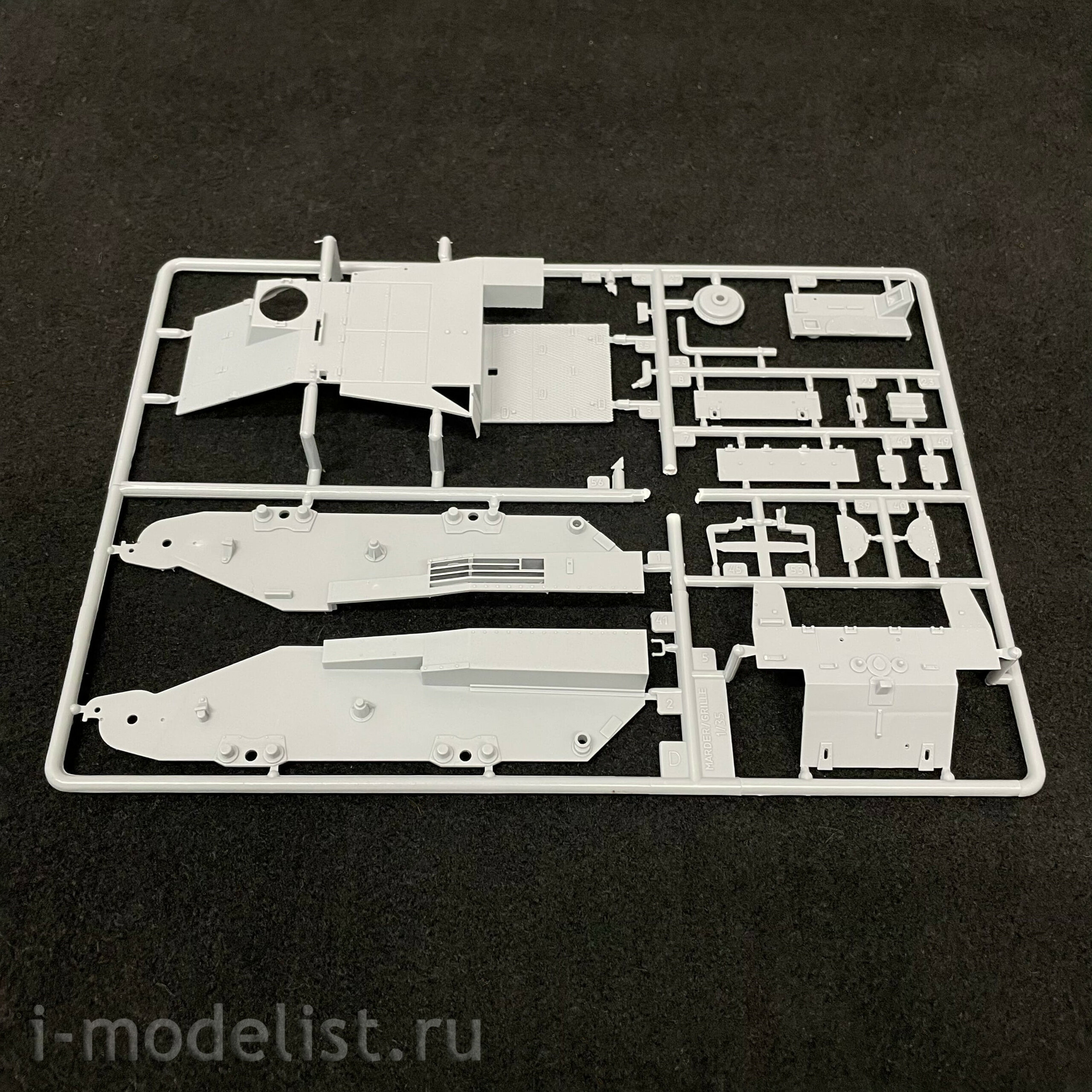 3576 Maket 1/35 German self-propelled installation Sd.Kfz 138/1 Grille M